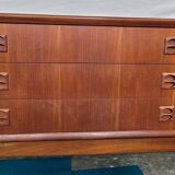 Scandinavian enfilade of the 70s, teak plated.