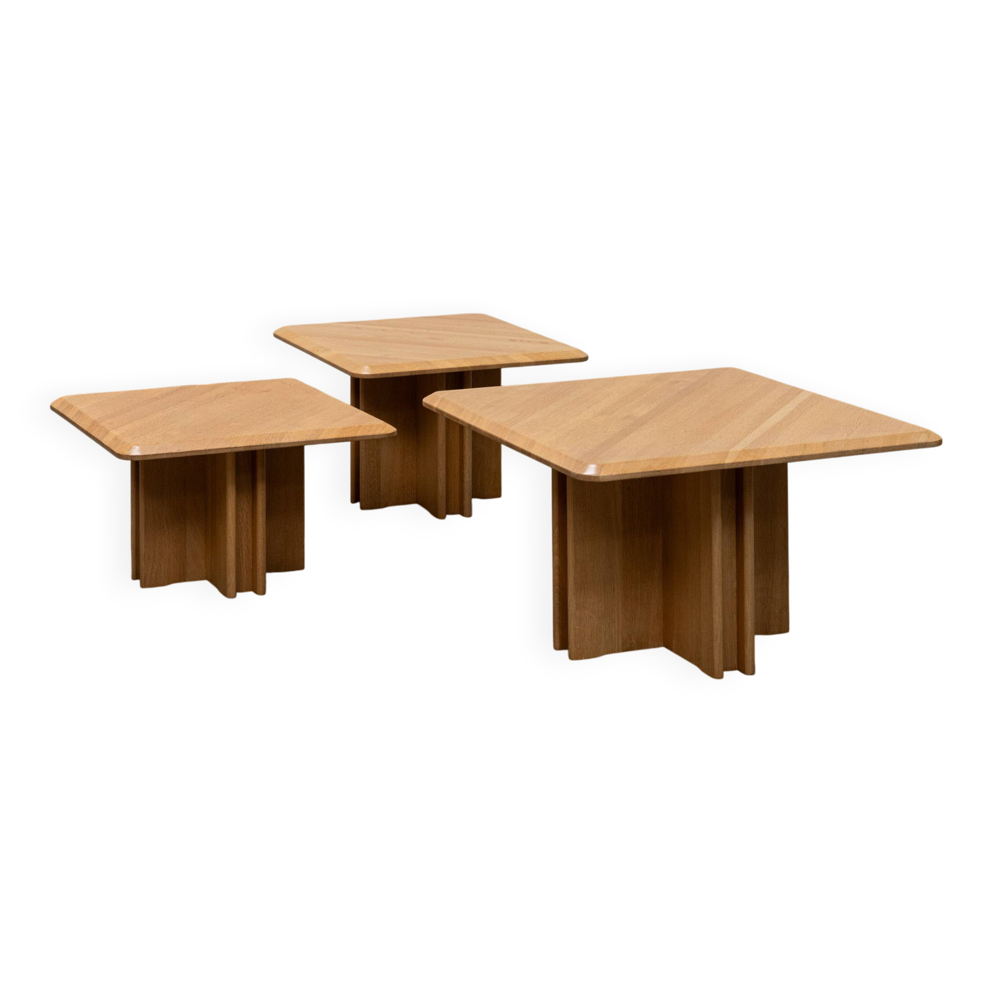 Ensemble de trois tables gigognes en chêne blond, années 80