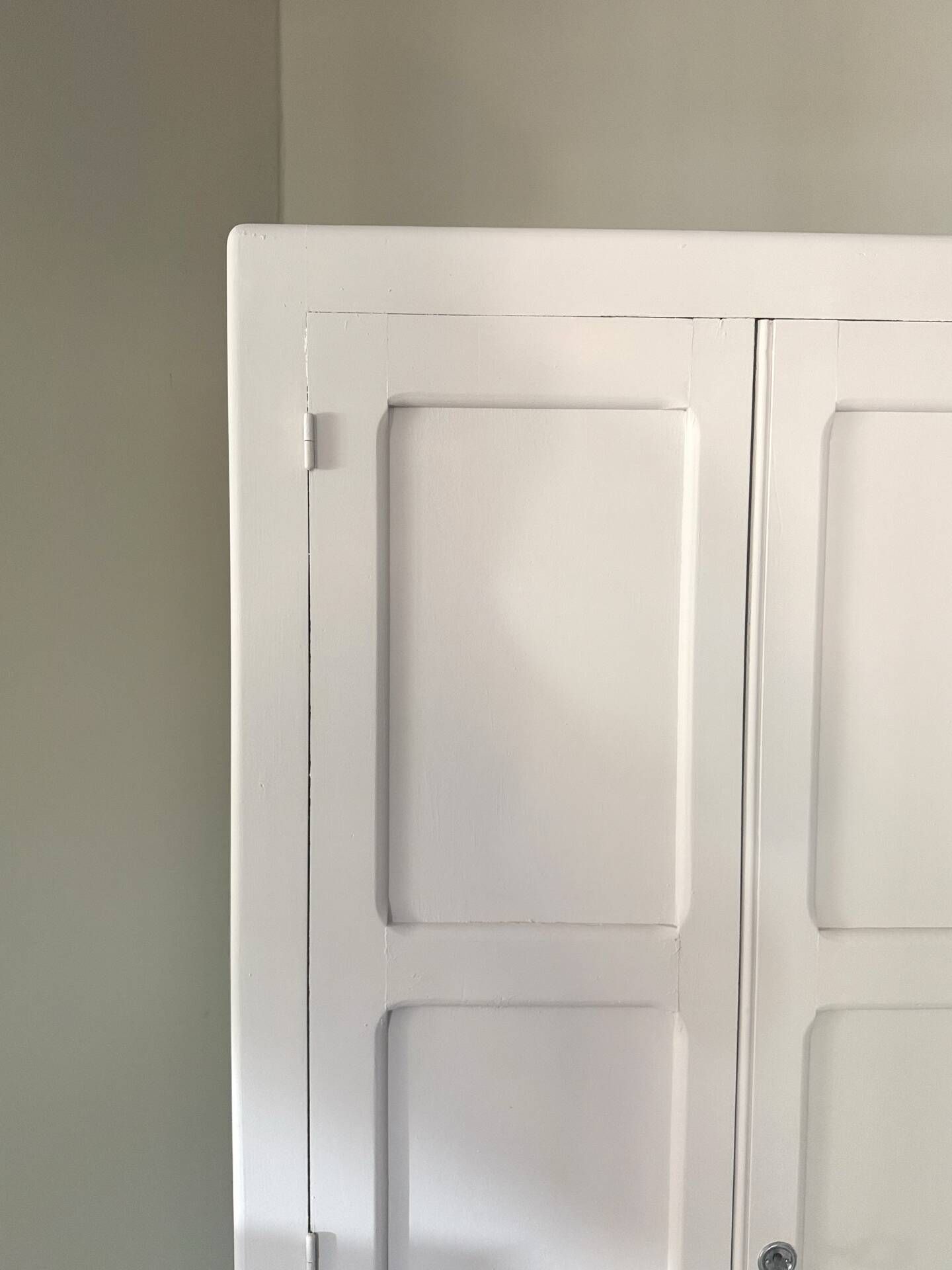 Armoire parisienne authentique 