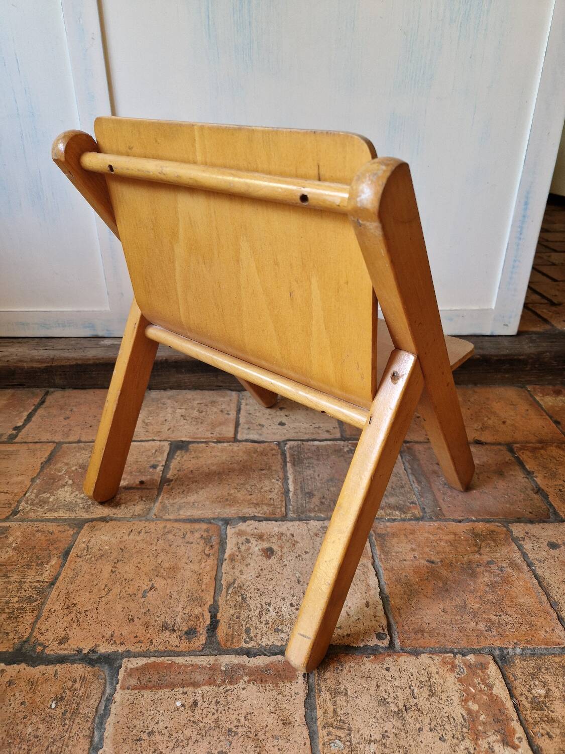 Children's chair in molded plywood from the 60s