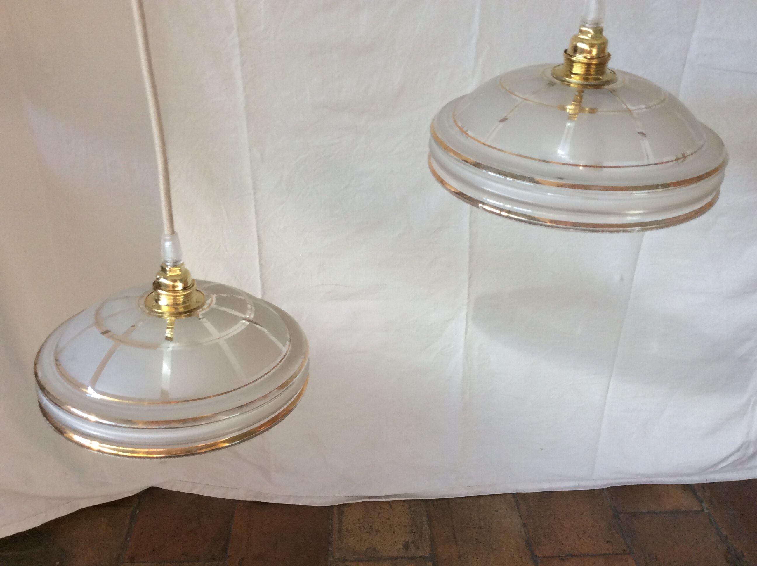 Vintage opaline suspension duo