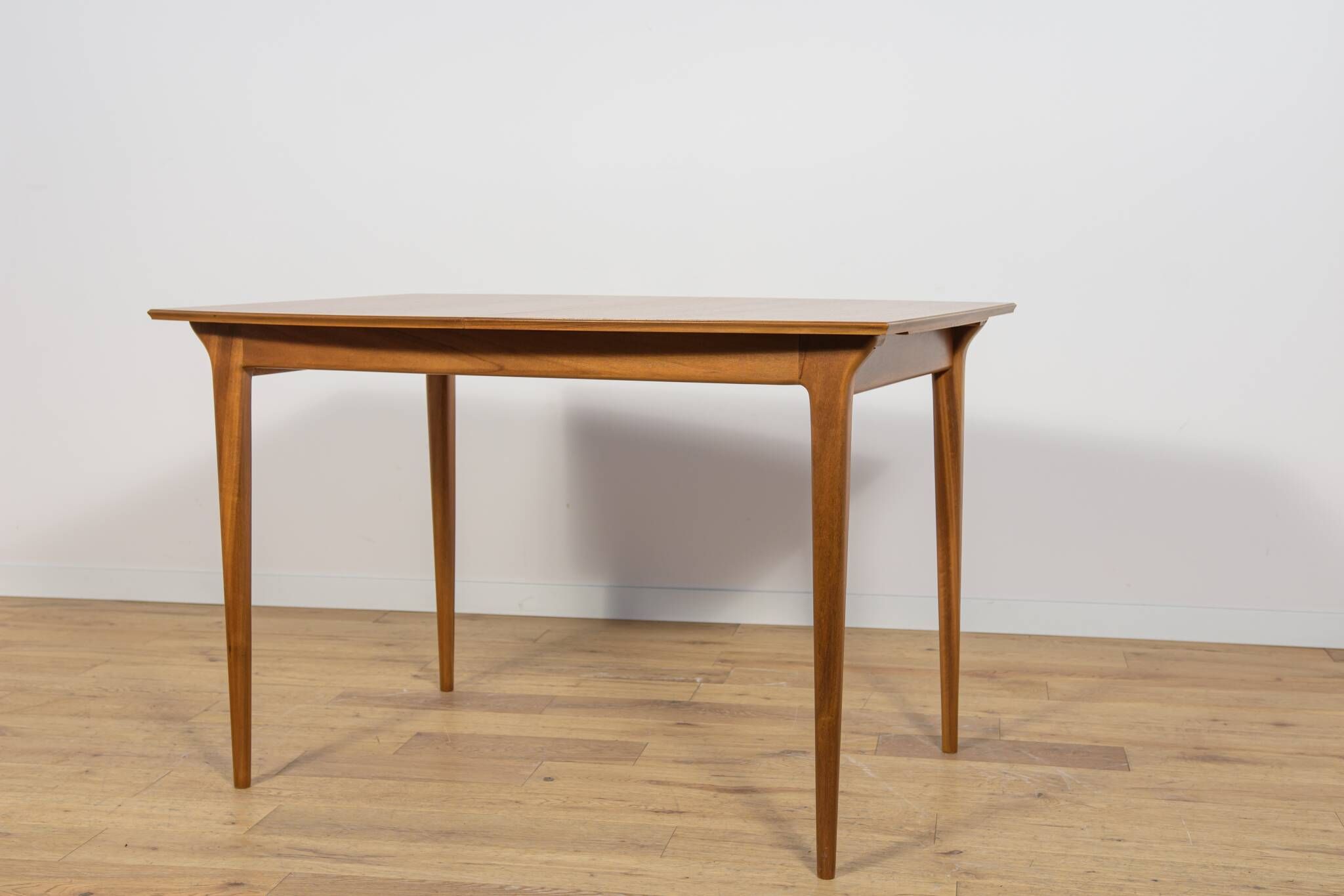 Table à manger extensible en teck du milieu du siècle de McIntosh, Royaume-Uni.
