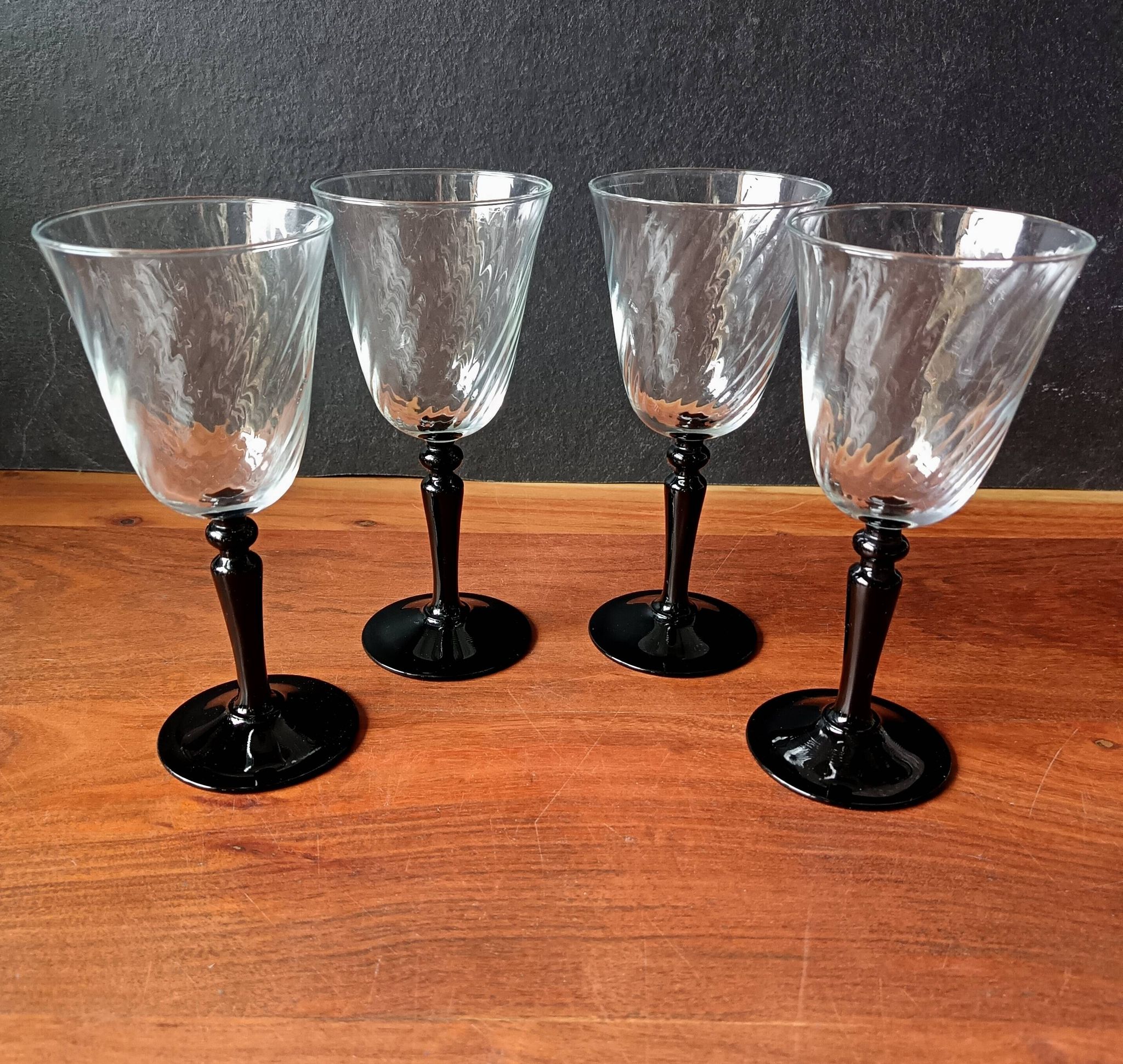 4 glasses 22 cl on black Onyx swirl stand Luminarc France, Vintage