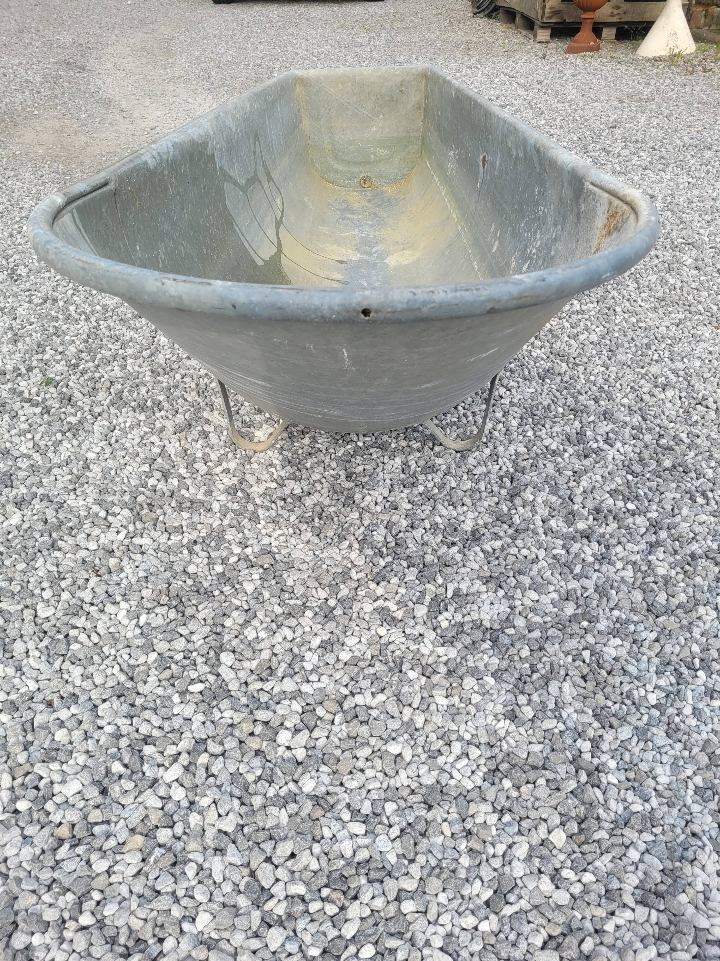 Baignoire en zinc ancienne