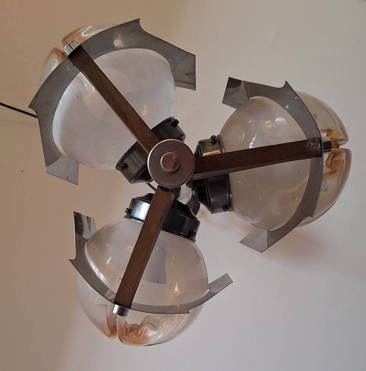 3-globe pendant light