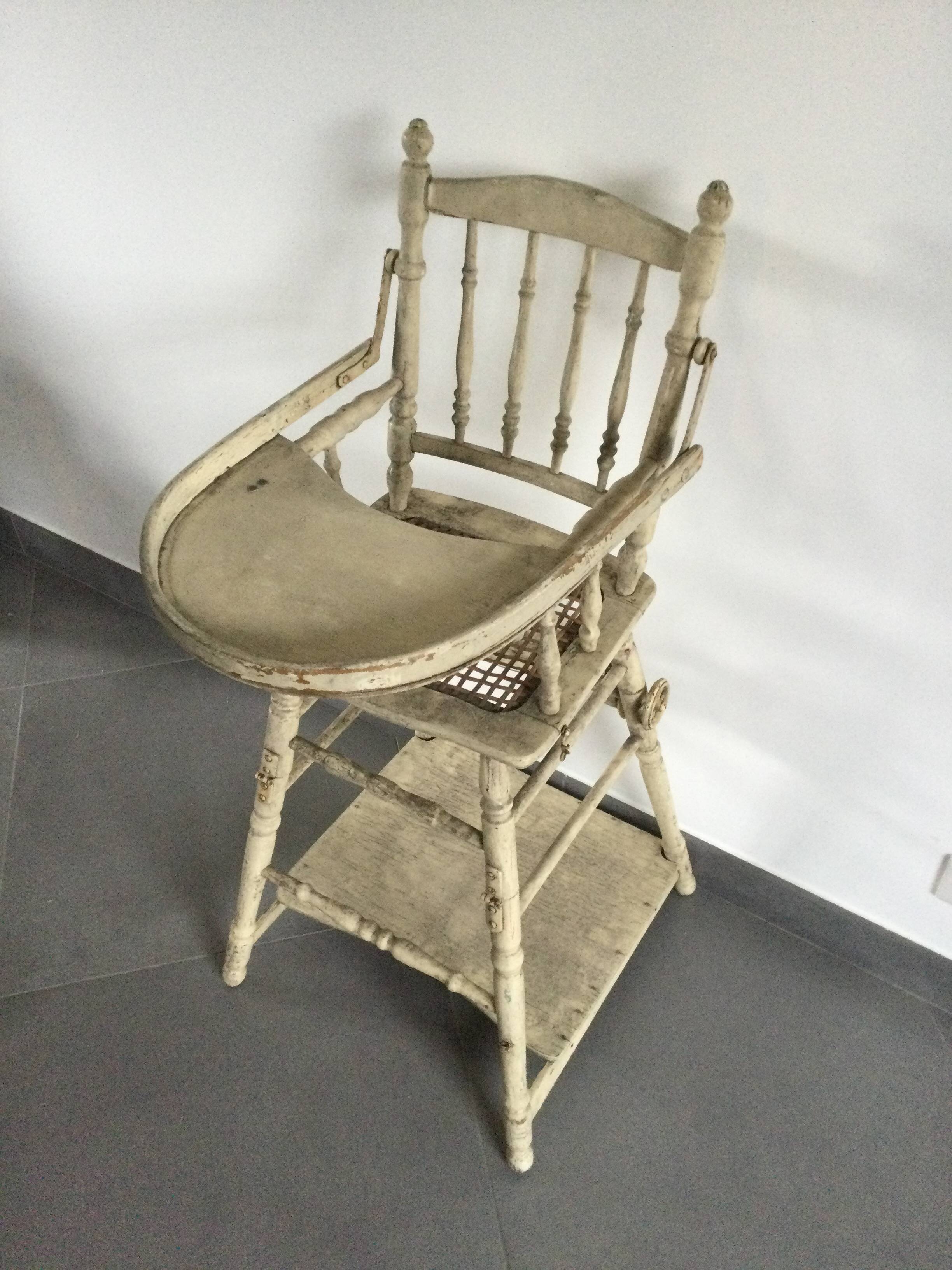 Chaise haute ancienne