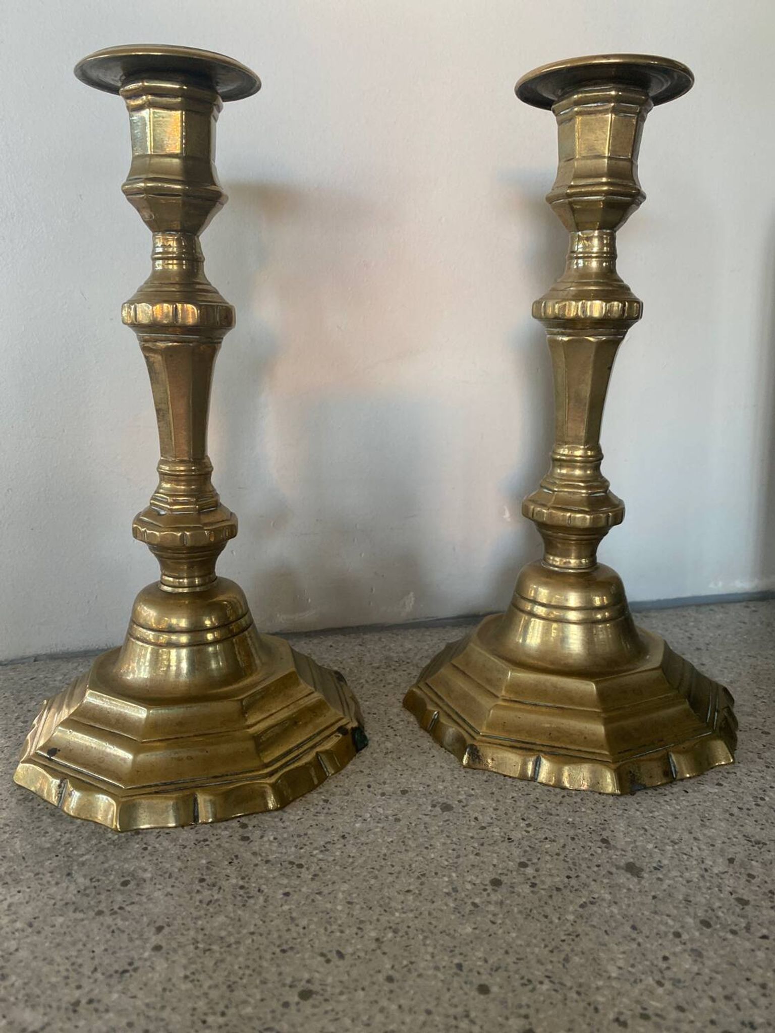 Paire de bougeoirs style Régence