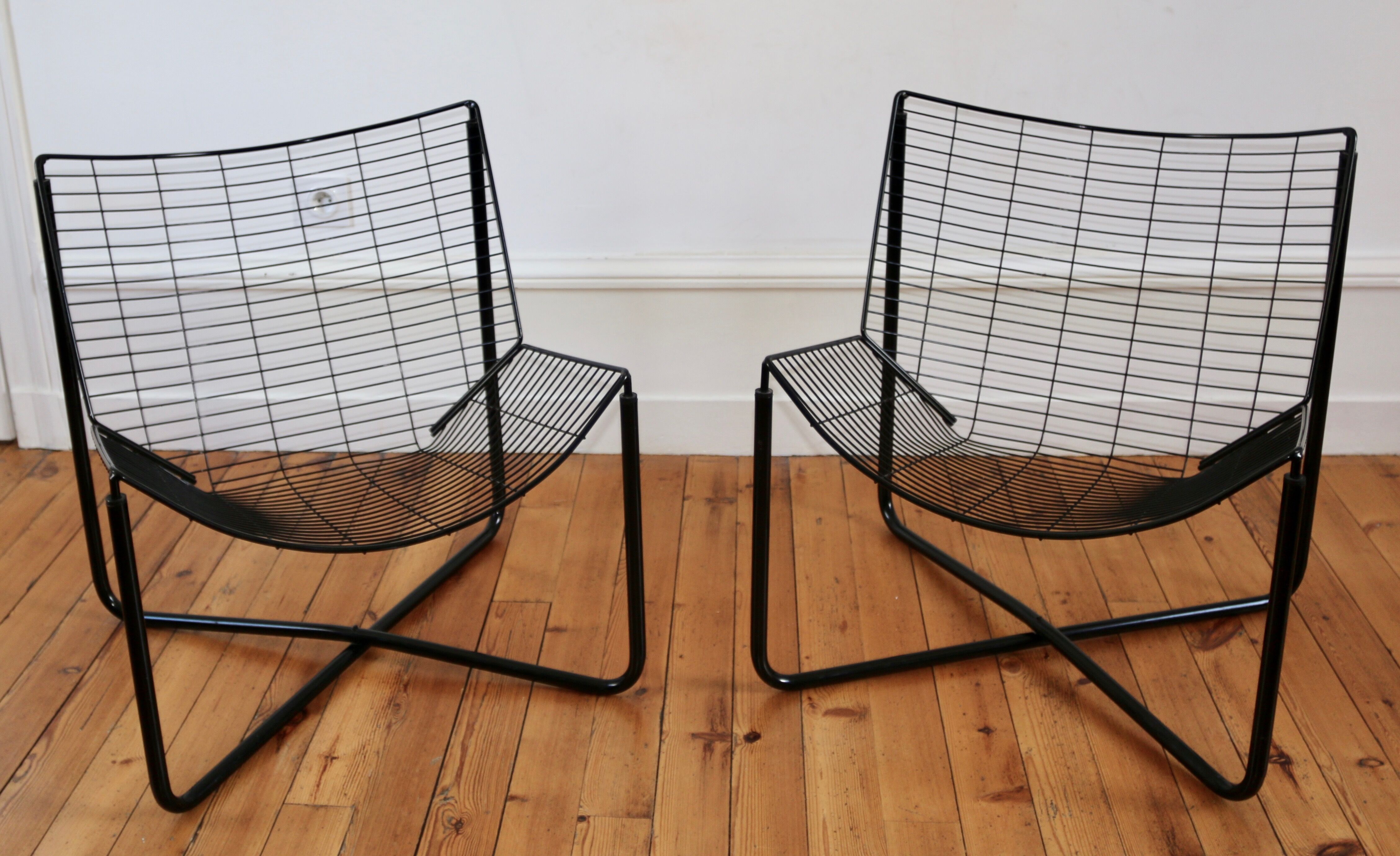 Paire de chauffeuses "Jarpen" de Niels Gammelgaard