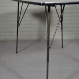 Table industrielle avec les jambes extensibles
