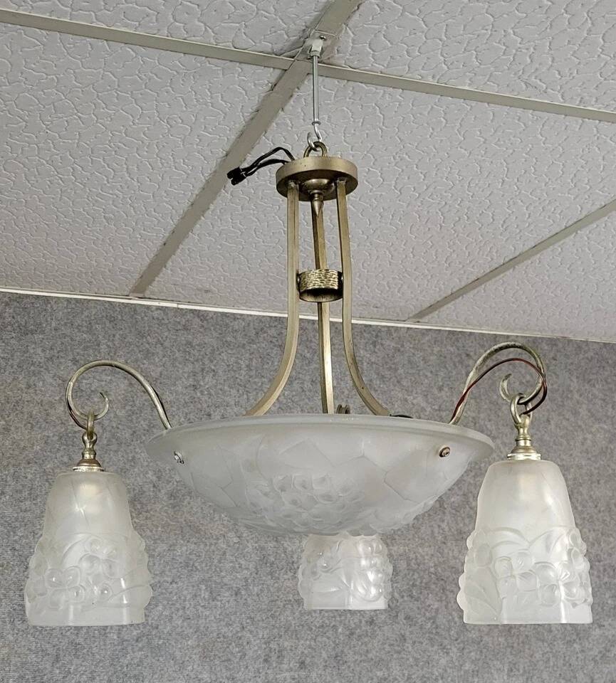 Lustre époque Art déco en verre moulé pressé vers 1930