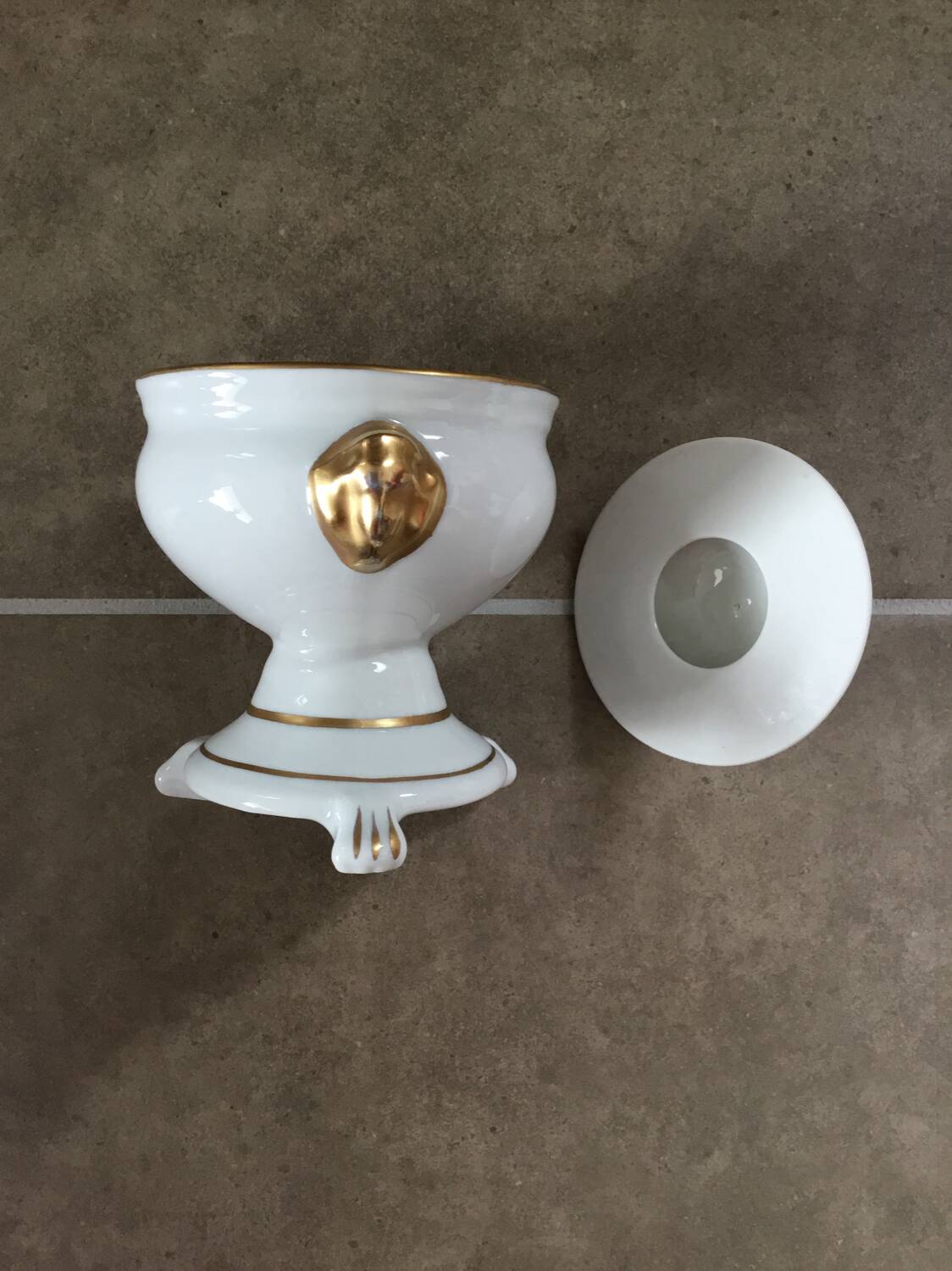 White porcelain covered pot