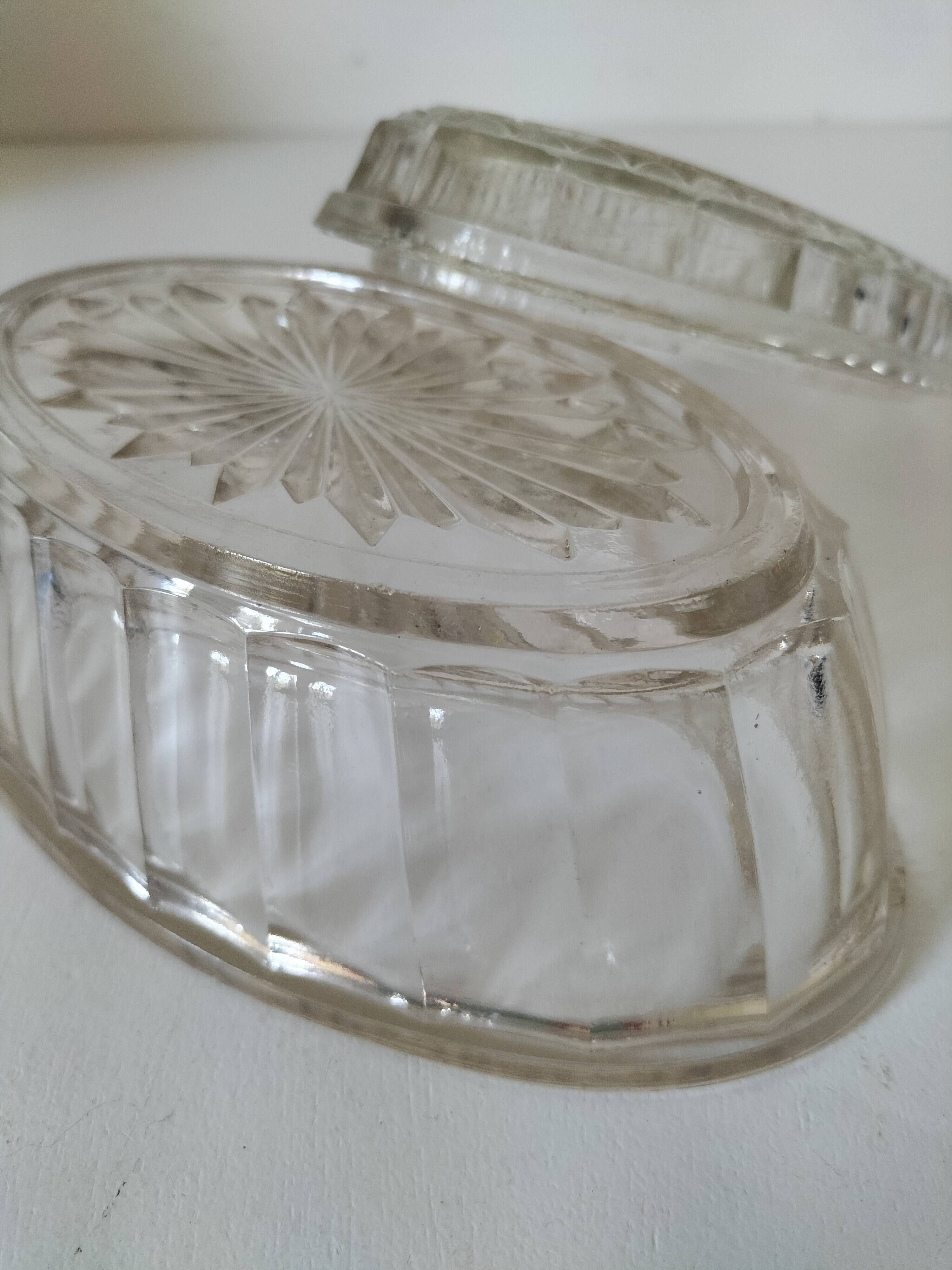 Beurrier vintage en verre pressé décor vache