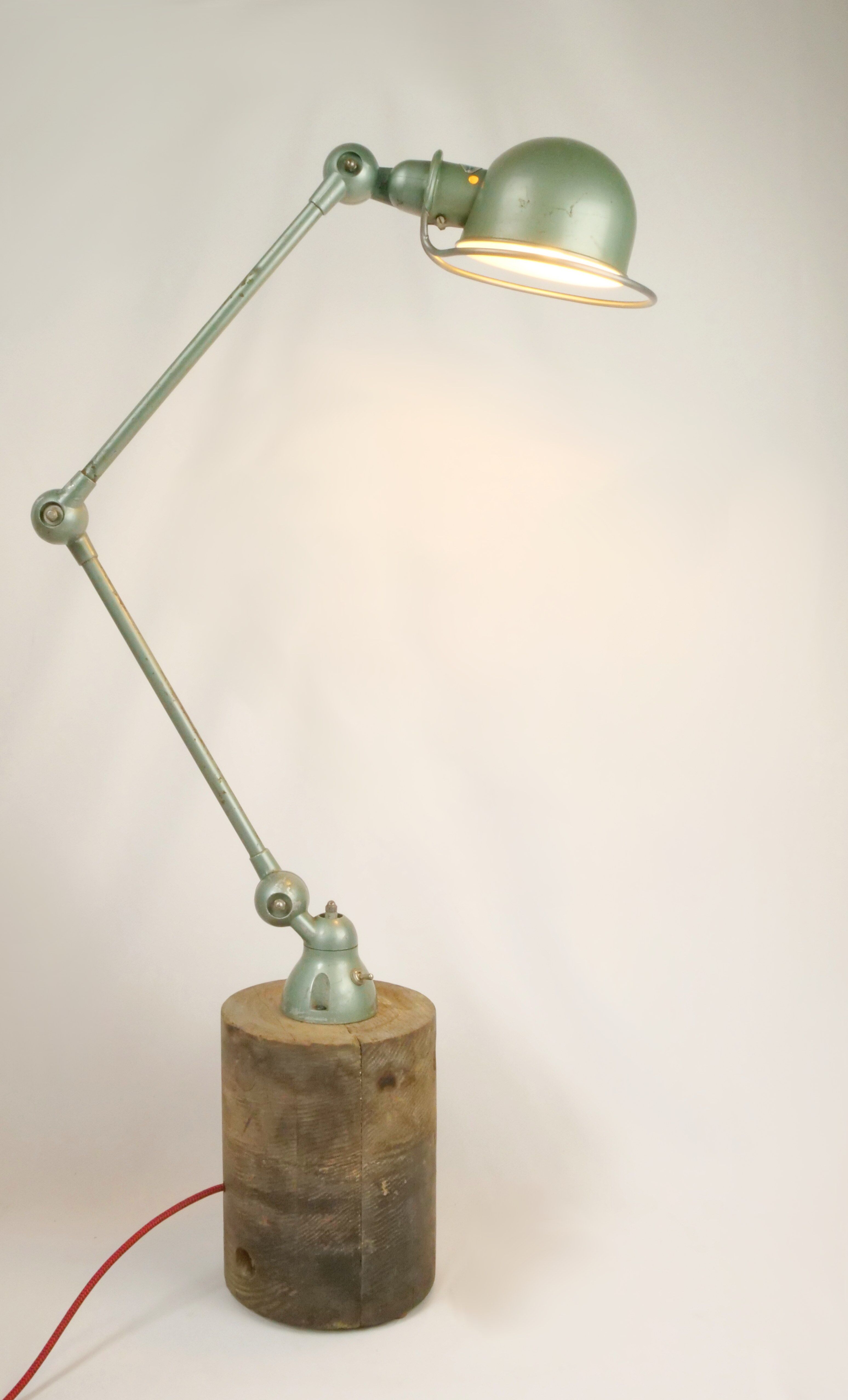 Jielde table lamp with 2 arms on a wooden base.