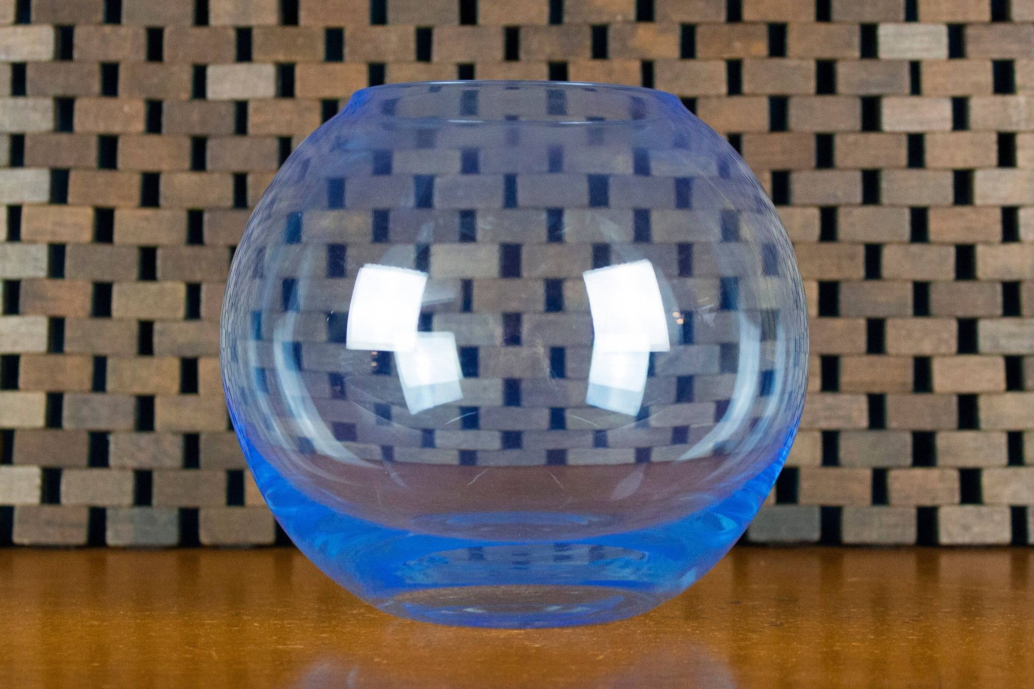 Vase en verre vintage bleu vif en forme de globe