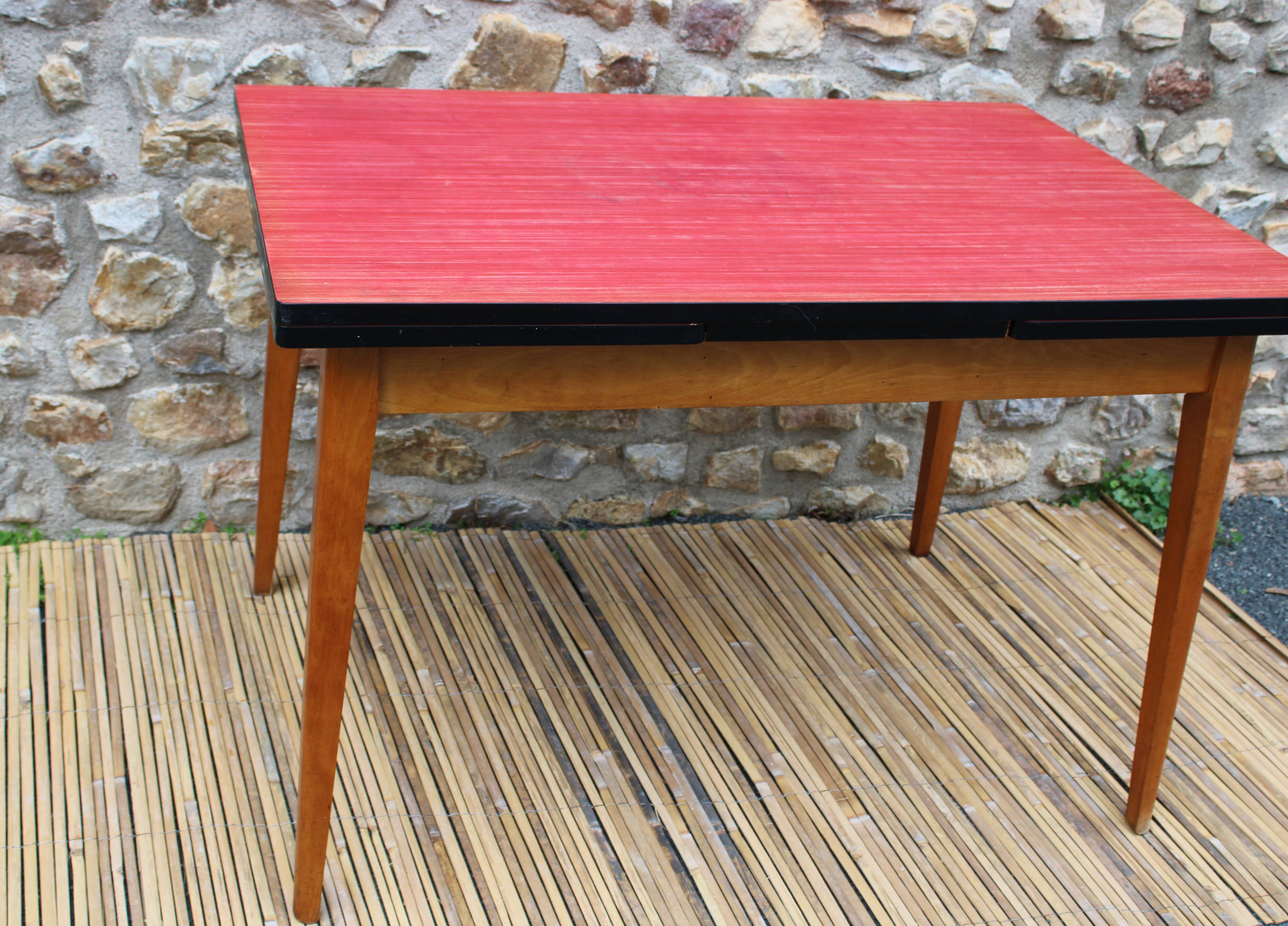 Extendable wooden and formica table