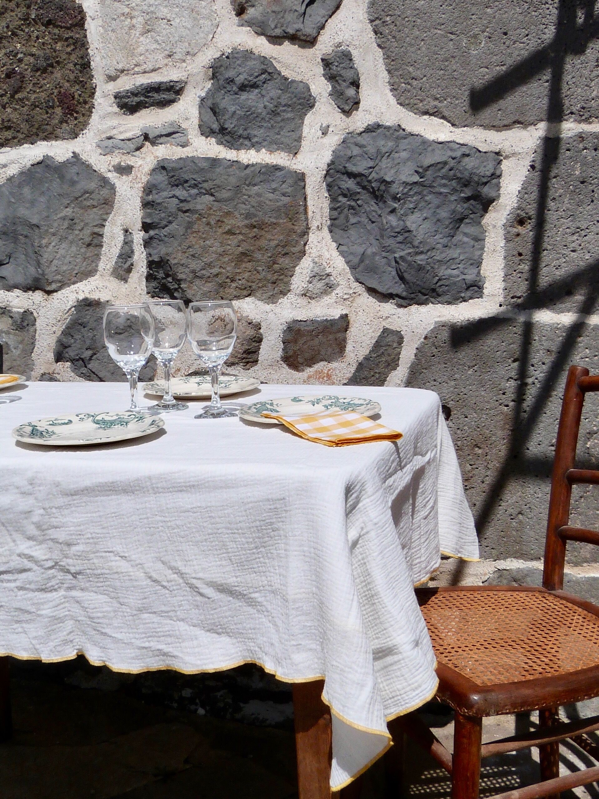 Set of 9 glasses on foot