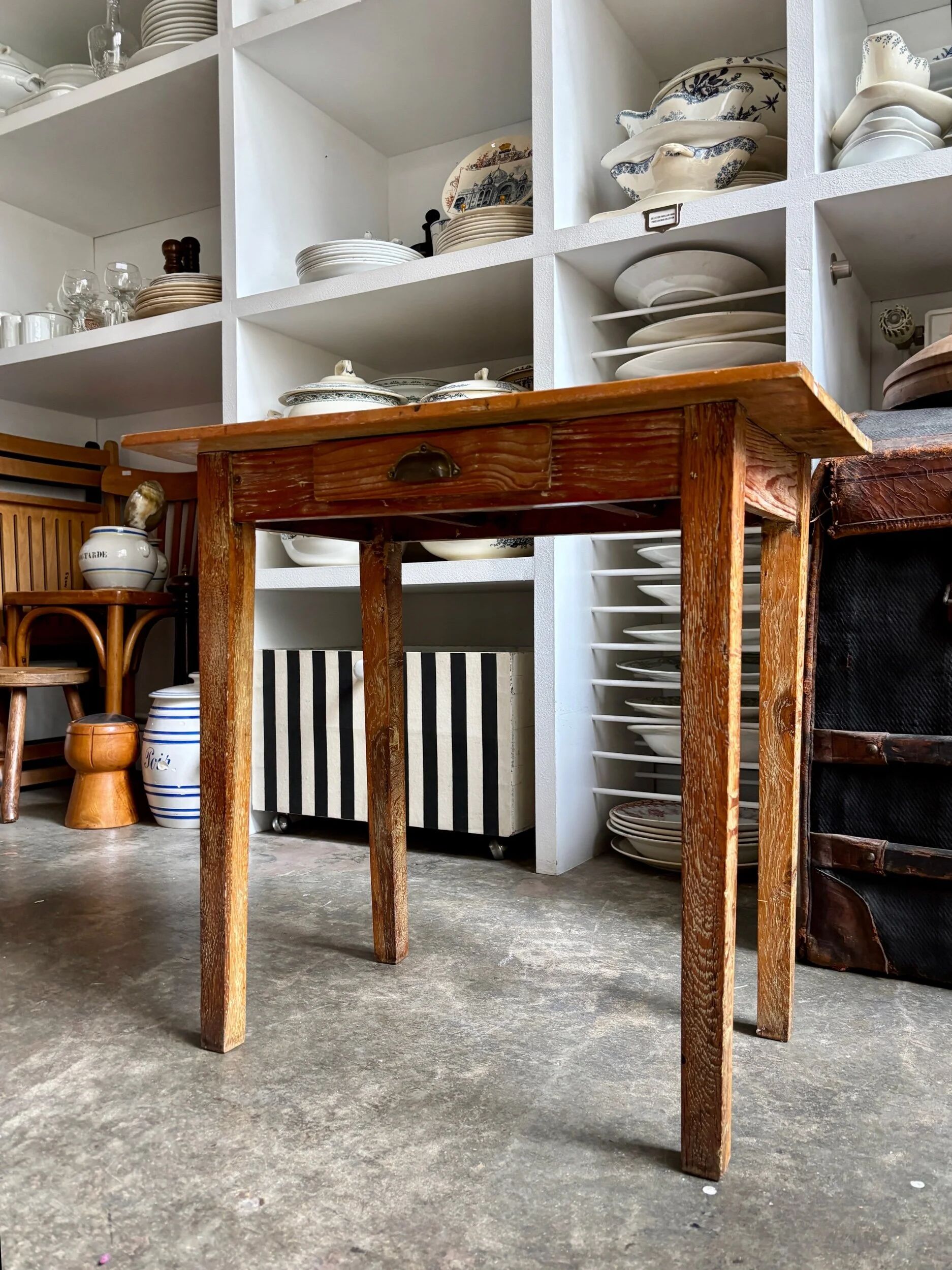 Fischel children's chair in curved wood and desk with 1 drawer