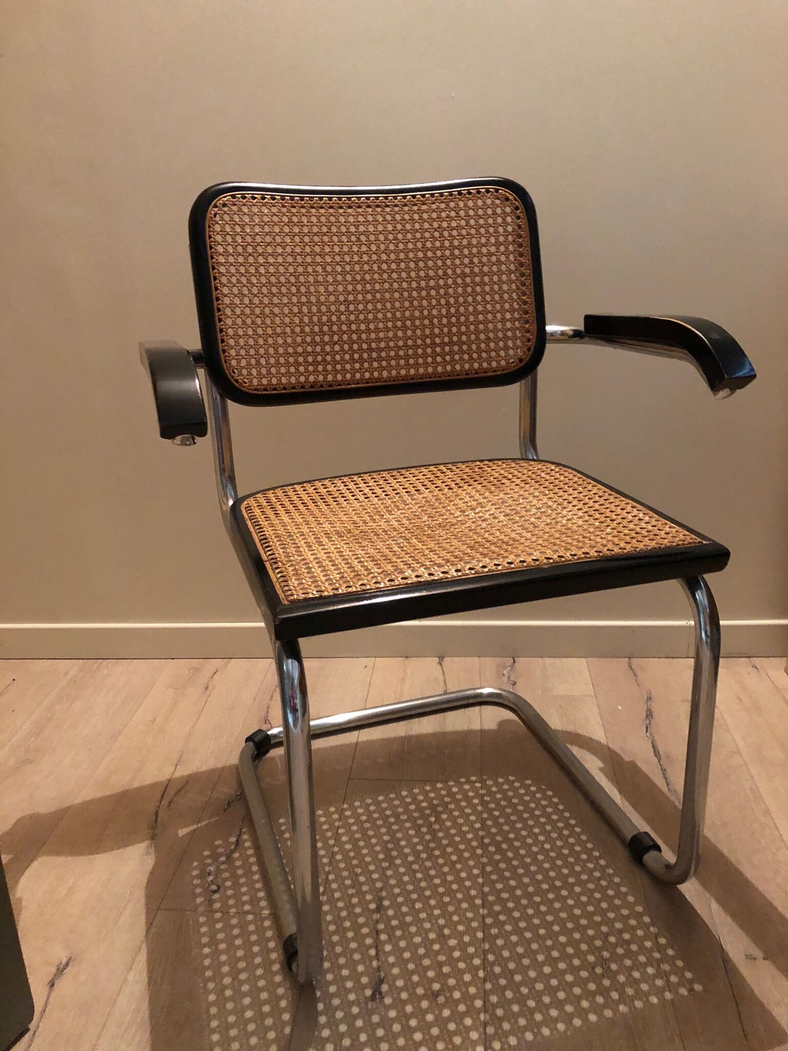 4  chairs (2 with asling).