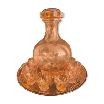 Service à liqueur en verre moulé rose