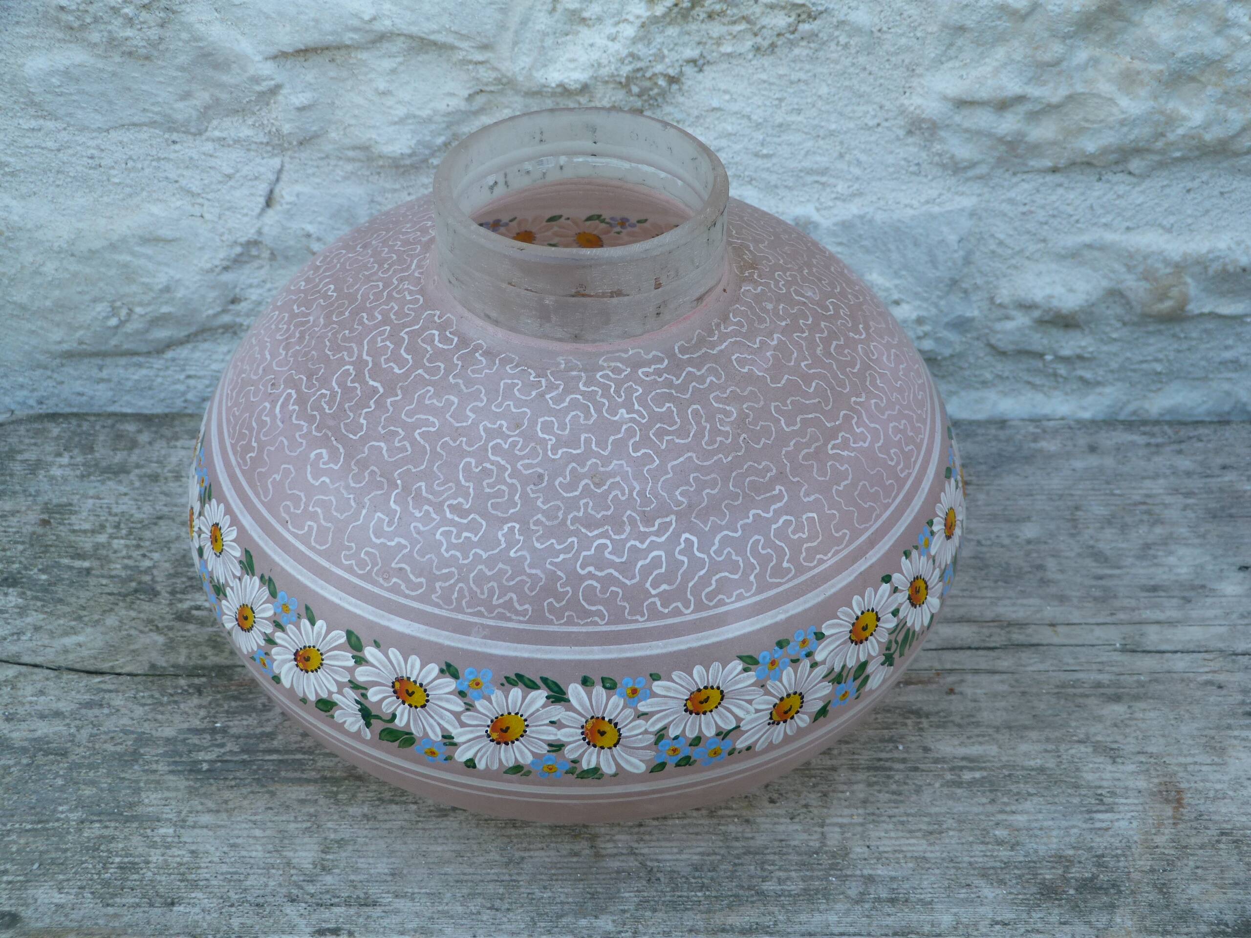 Art Deco vase in frosted glass with daisy frieze pattern