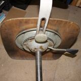 Swivel-adjusting industrial high chair