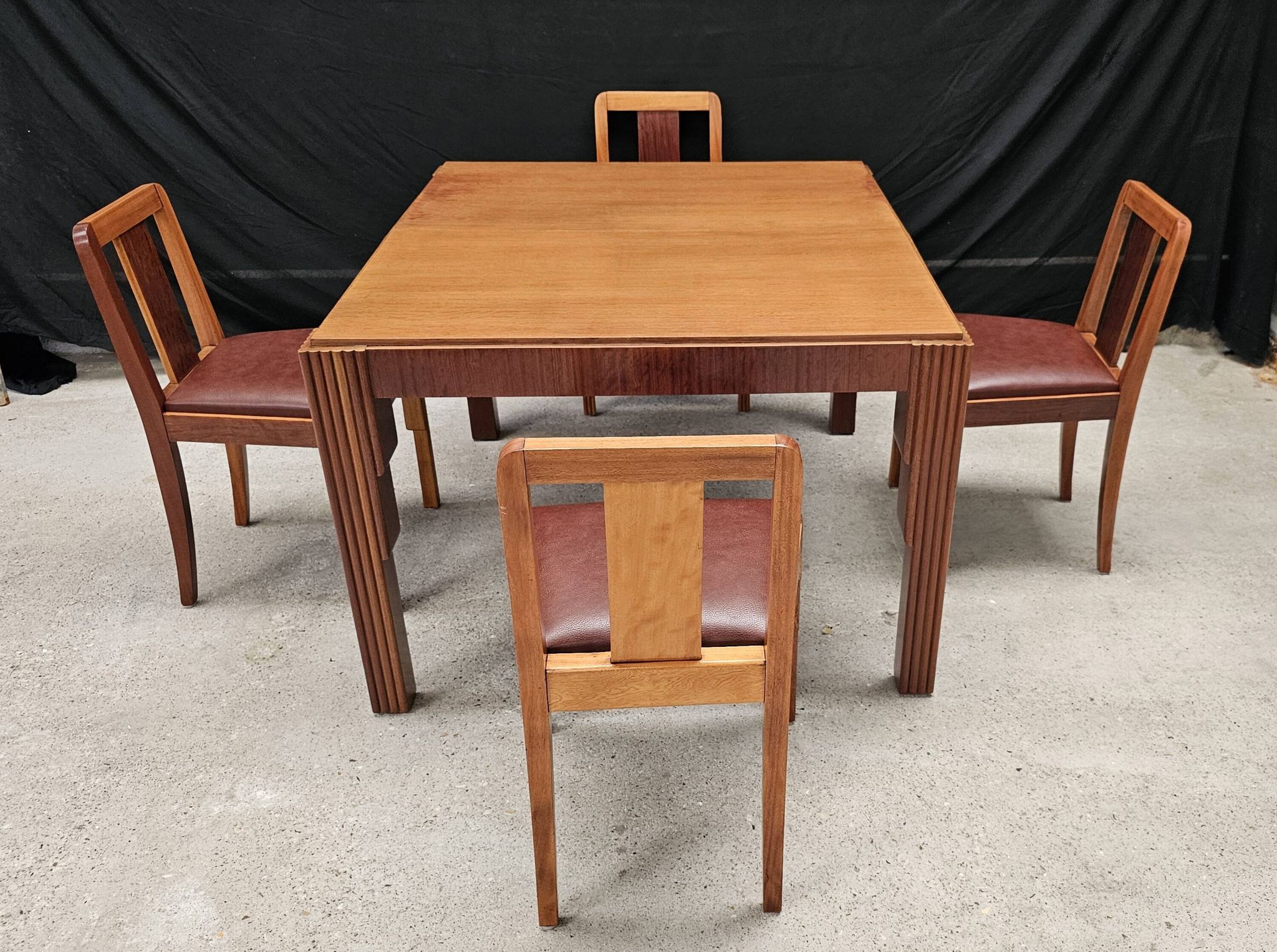Lot table et ses 6 chaises Art déco de Saddier & fils