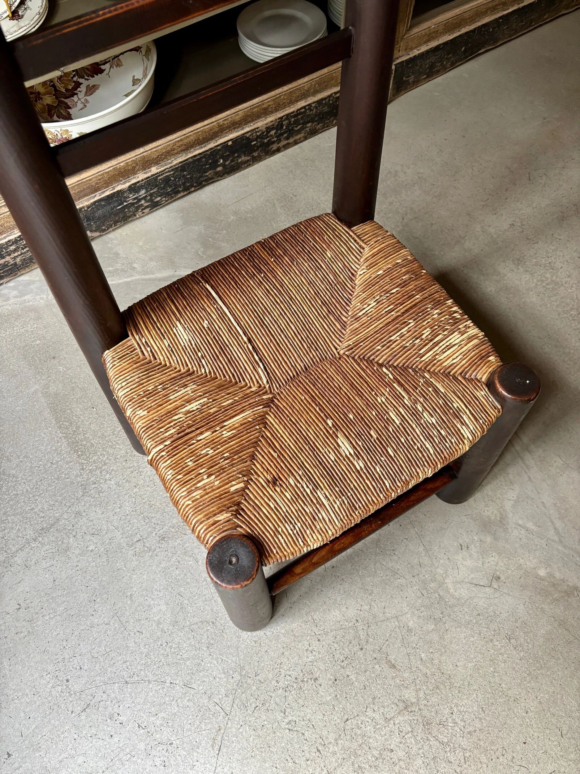 Chaise basse George Robert en bois et paille n°1