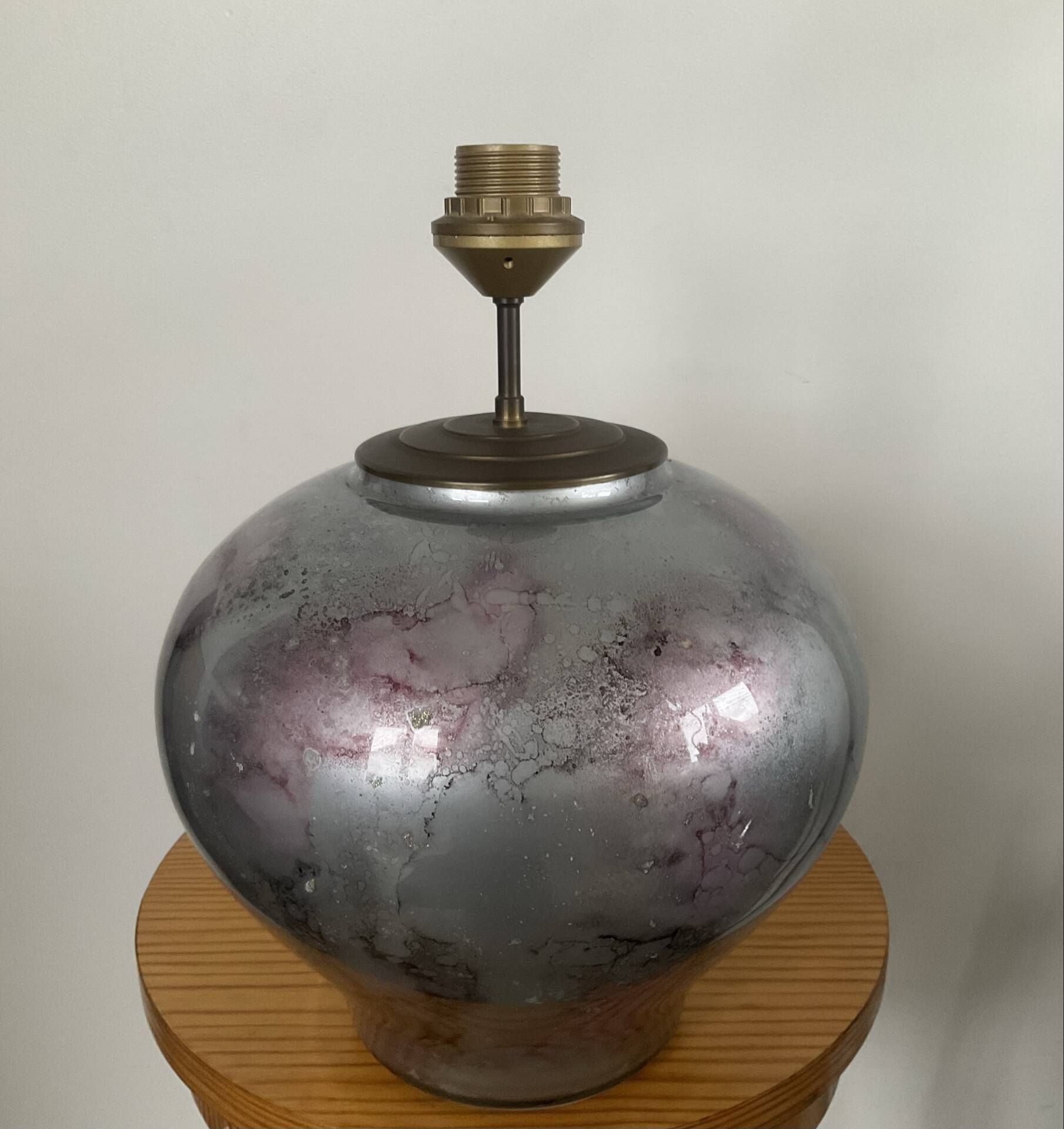Unique lamp base Laque Line in eglomisé glass from the 70s-80s.