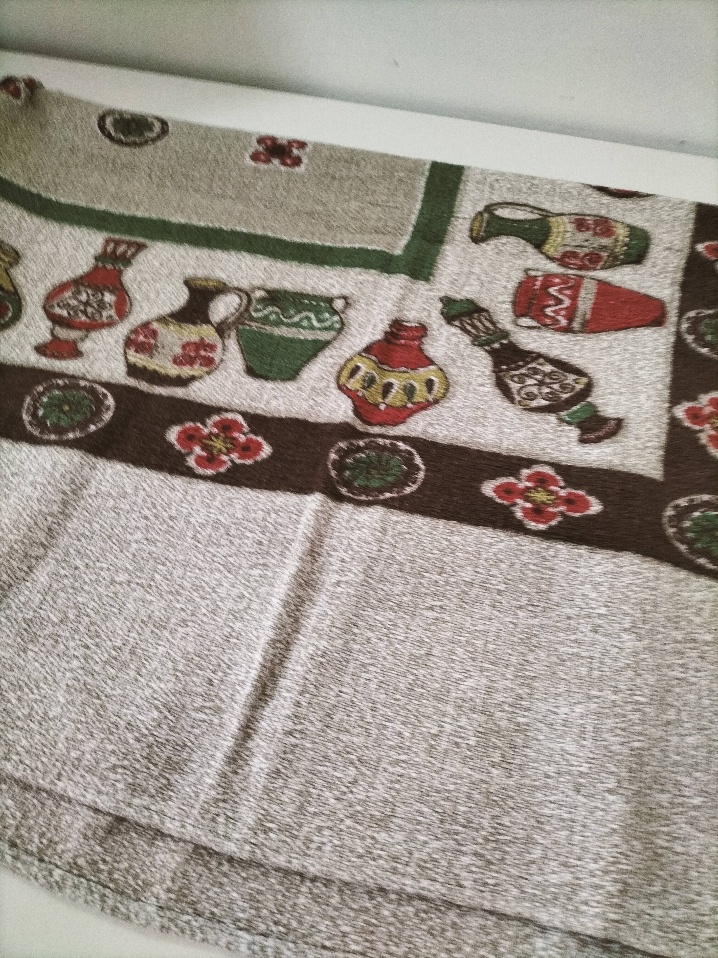 Nappe vintage à décor de poteries stylisées, années 60-70