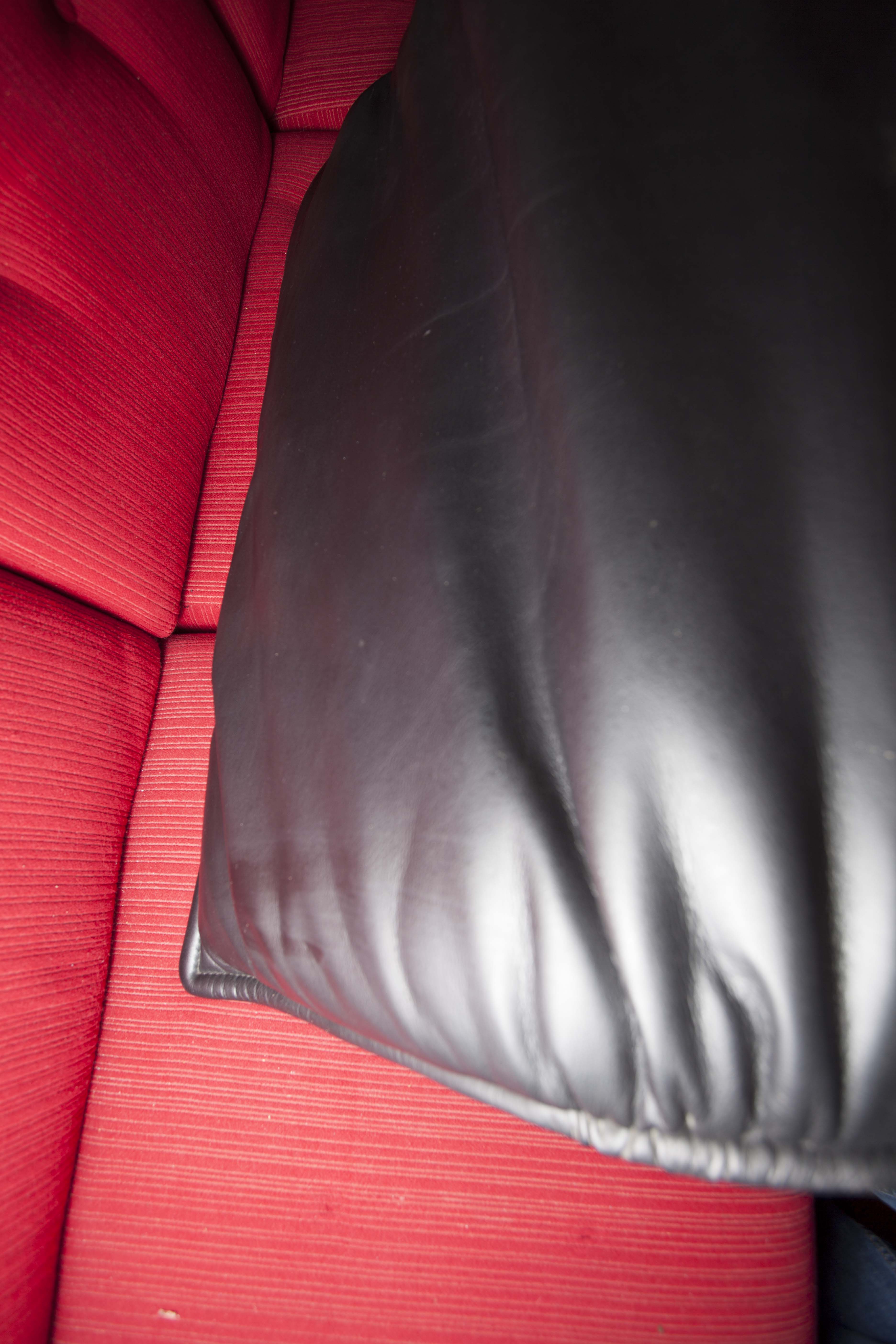 Leather sofa model "Veranda" Vico Magistretti for Cassina