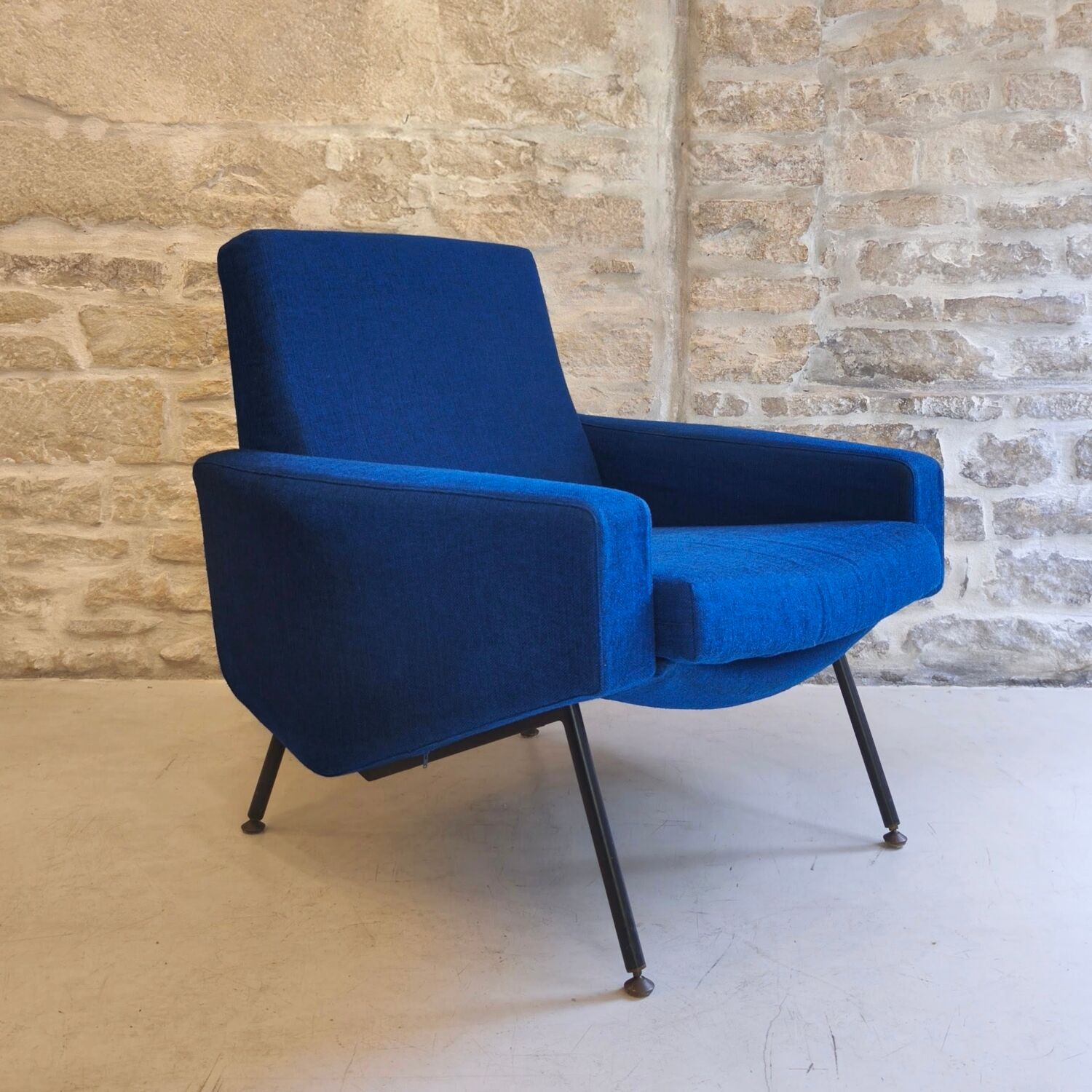 Pair of Troïka armchairs, design by Paul Geoffroy, Airborne edition.