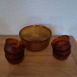 Ensemble coupelles et plat en verre ambré, années 70