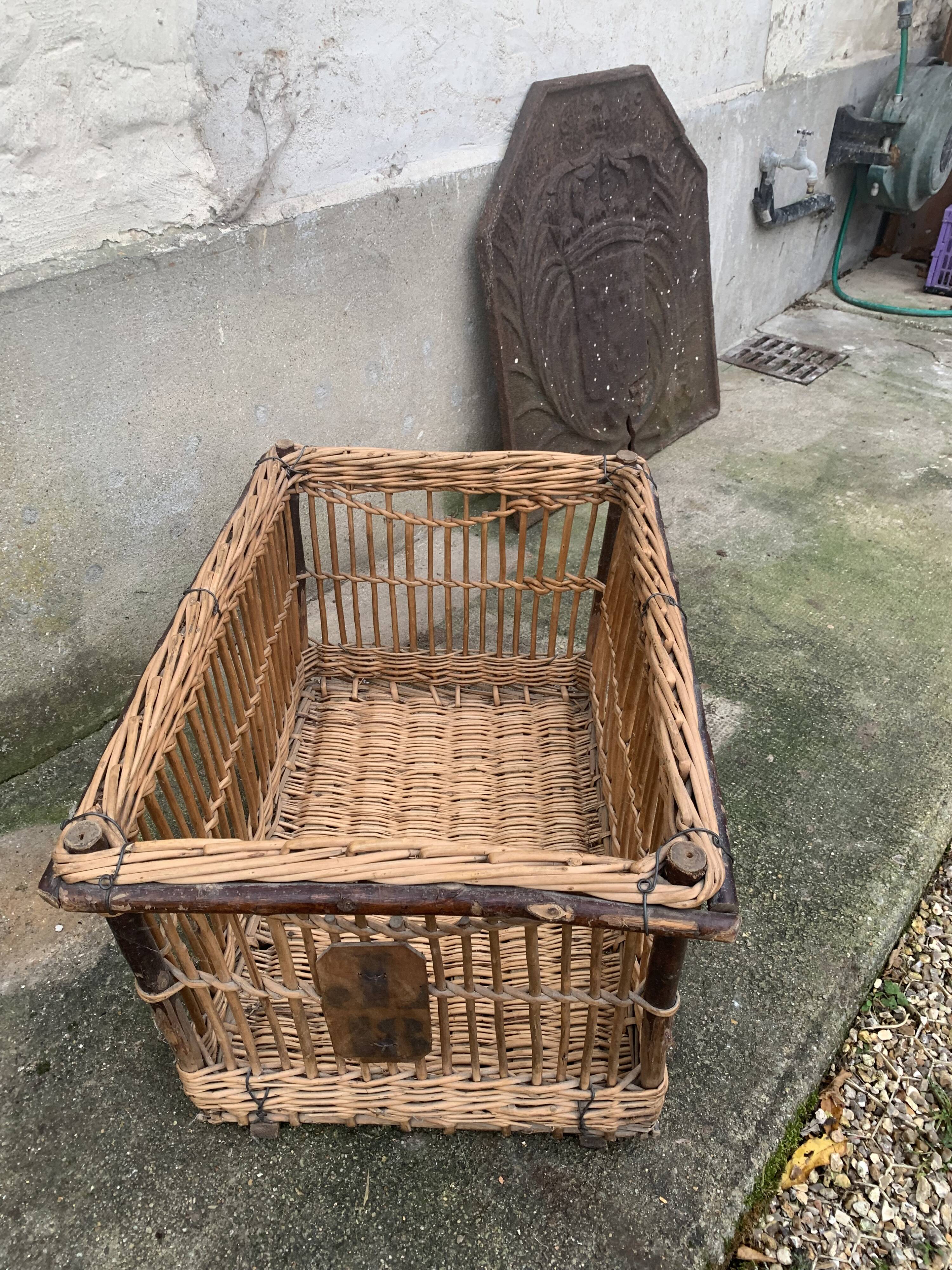 Large basket, rattan basket, old wicker linen basket