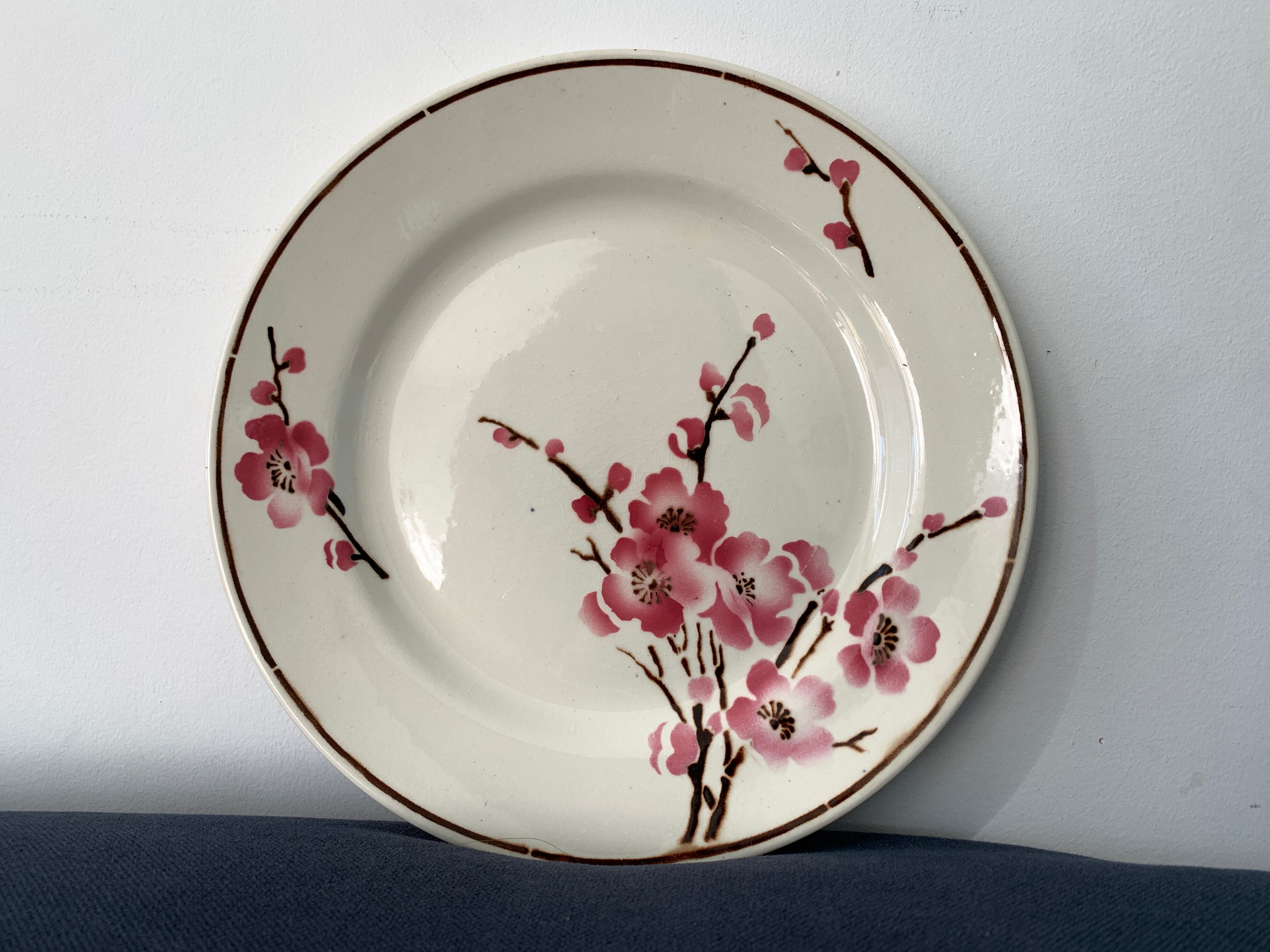 11 dessert plates Saint Amand Terre de Fer, 1930