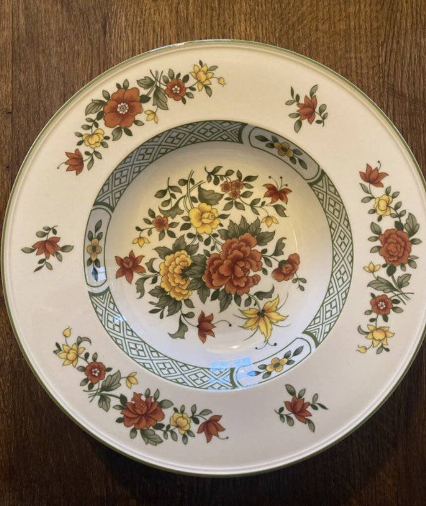 8 deep plates from the "Summerday" collection by Villeroy and Boch.