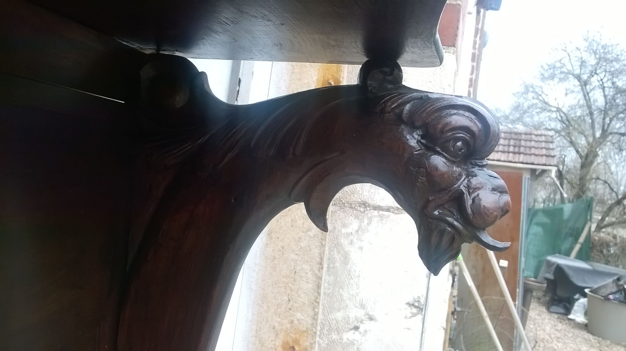 Meuble étagère sculpté