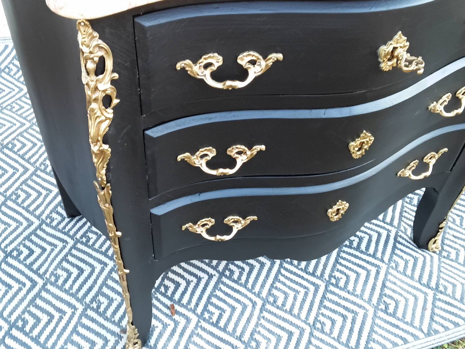 Petite commode noire