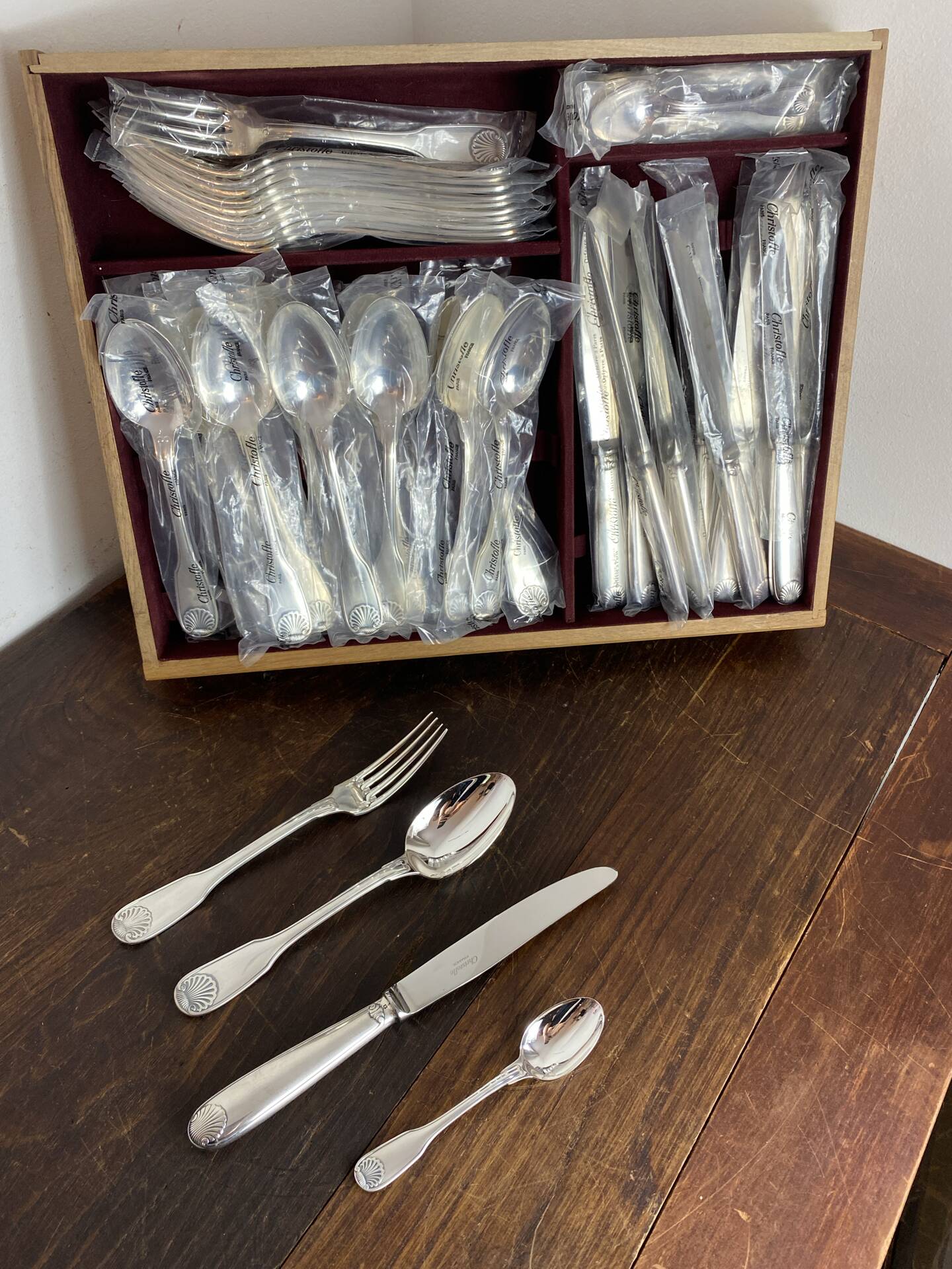 Ensemble de couverts (44 pièces ) neufs, collection Vendôme, Christof