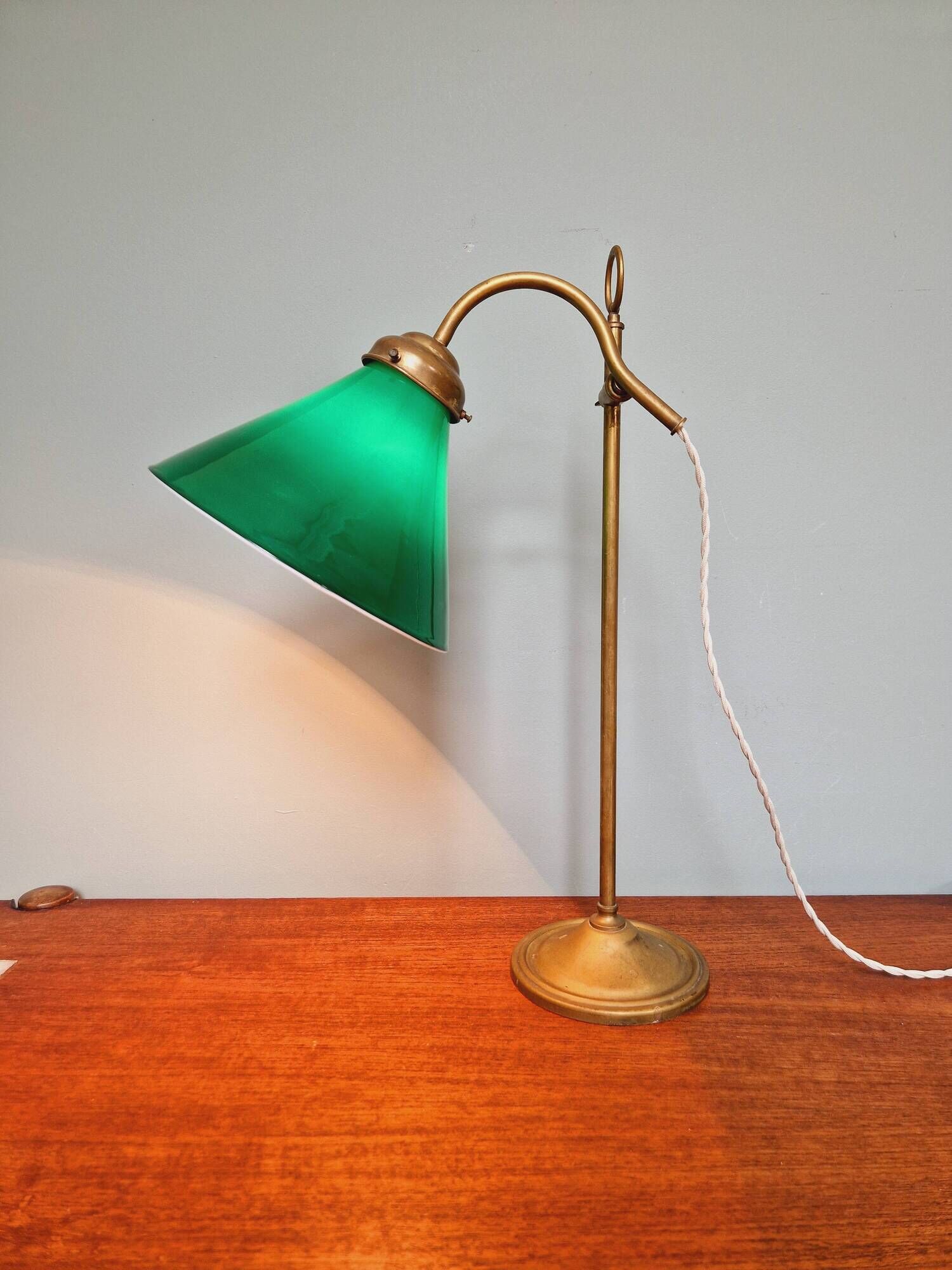 Art Deco desk lamp in brass and conical green opaline, 1920s-30s