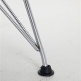 Set of 4 “DKR-2” wire chairs with “Bikini” by Charles & Ray Eames for Herman Miller / Mid-century modern design / 1950s / 1960s