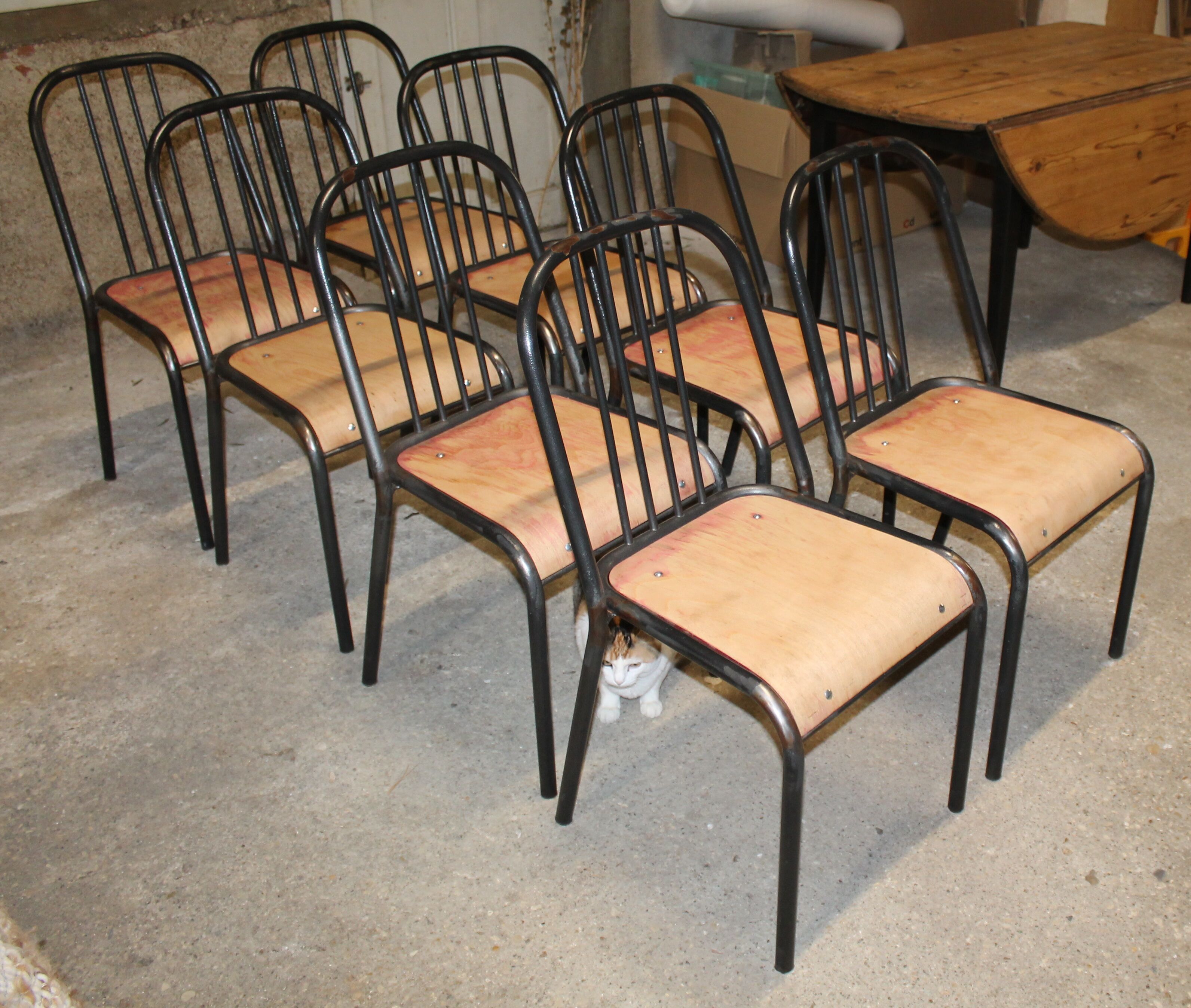 Set of 8 chairs in tubular metal