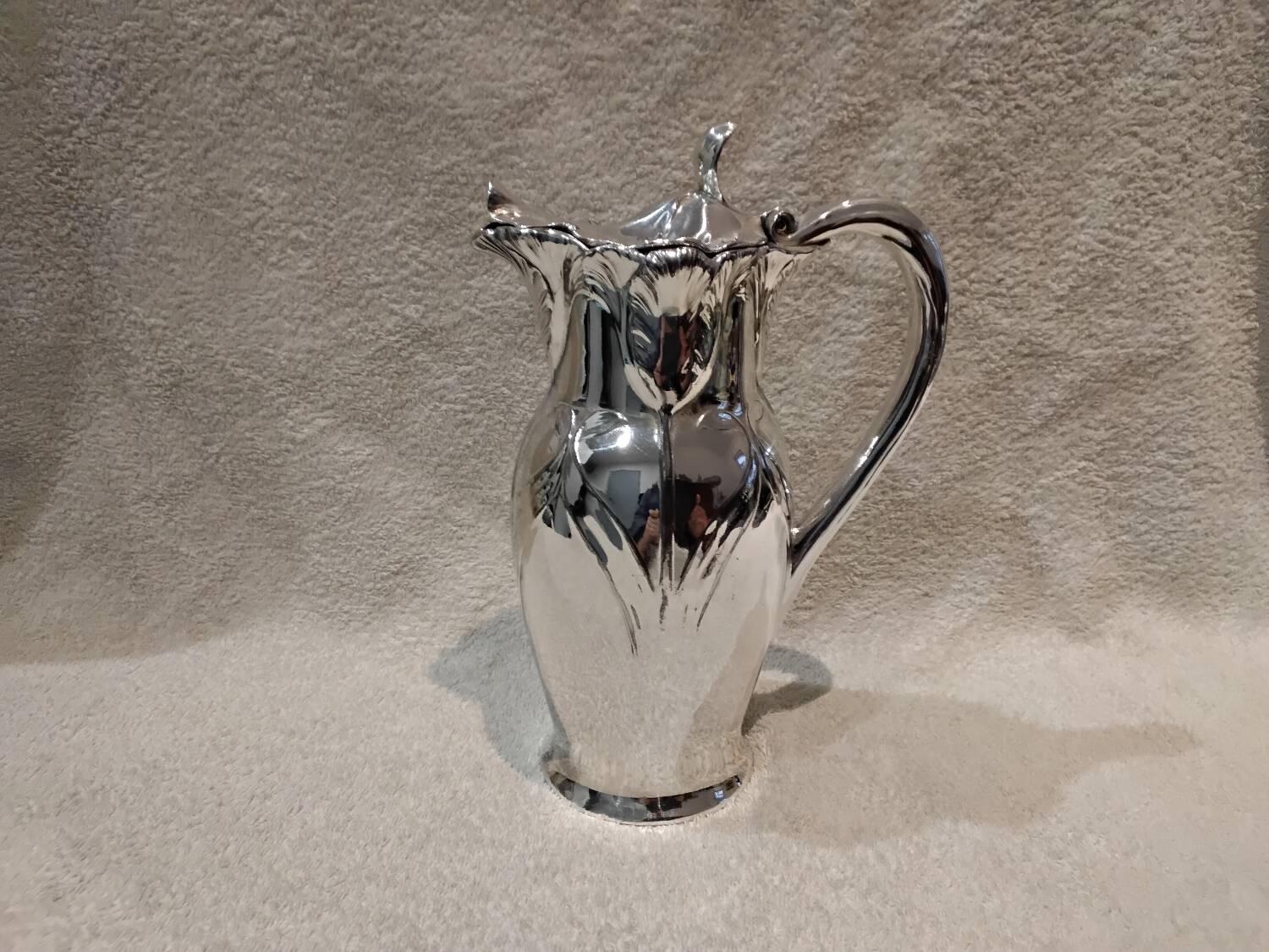 Silver metal jug in Art Nouveau style by the silversmith Gallia, height 26.2 cm.