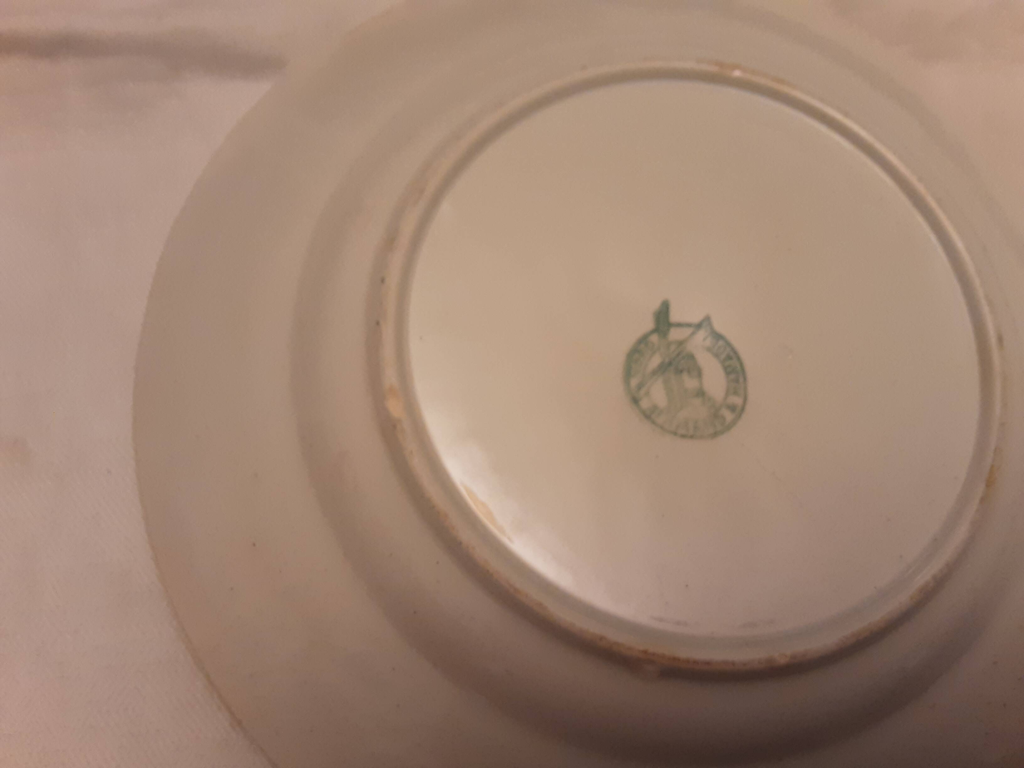 Assiette a dessert faience Hamage barbotine prune