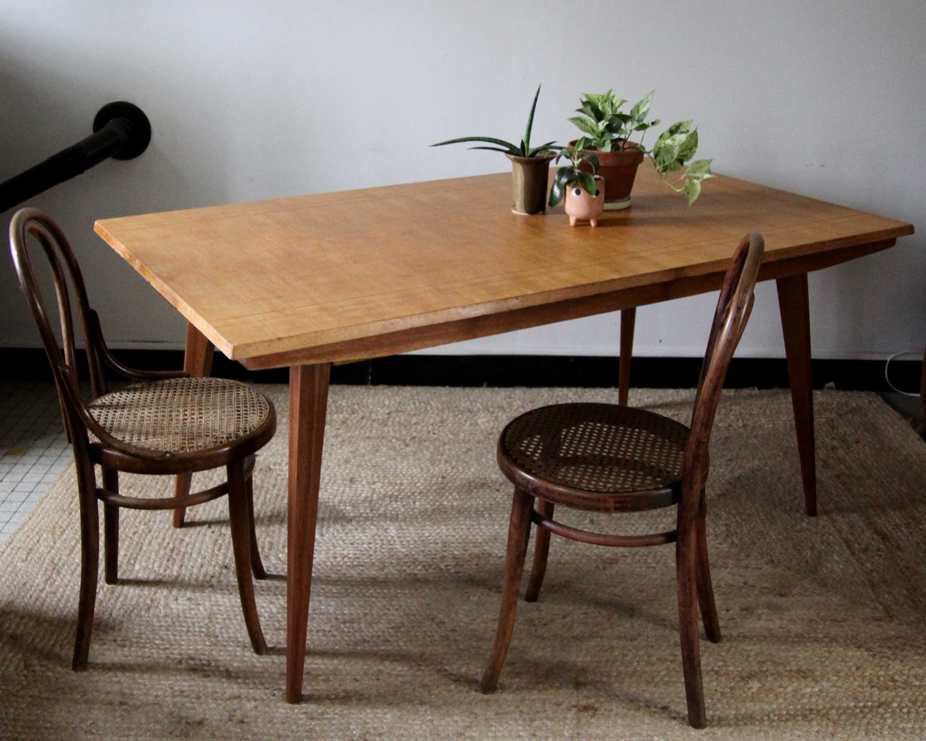 Table dining compass feet