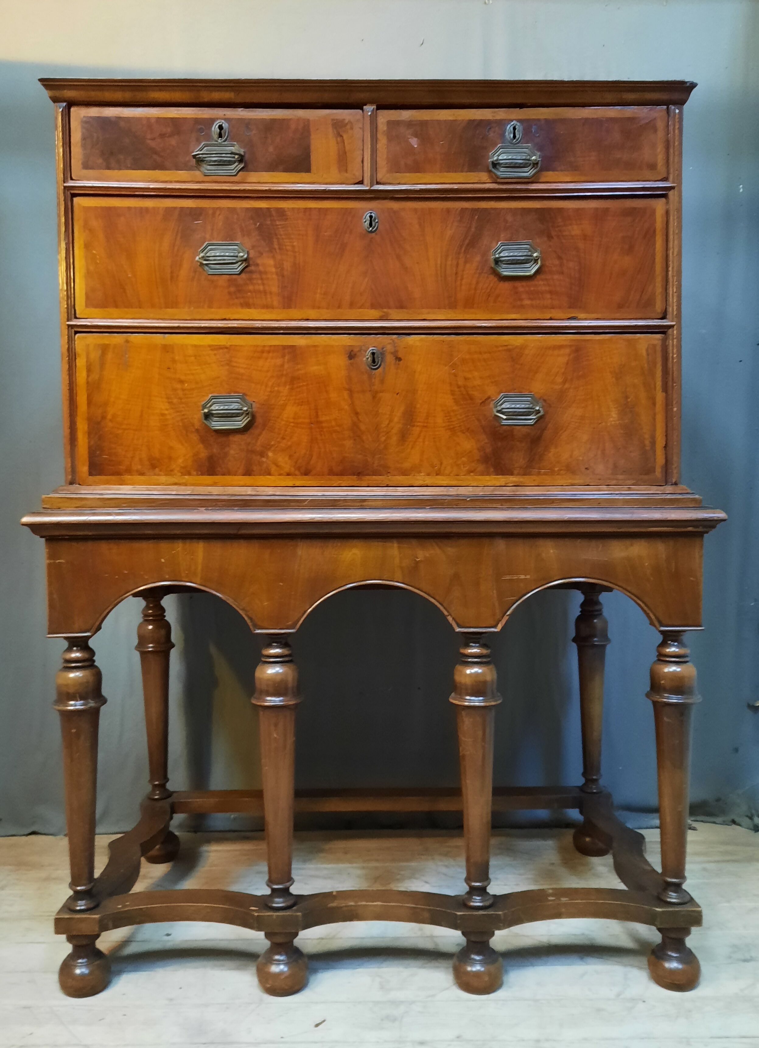 Nineteenth century English tirroir cabinet