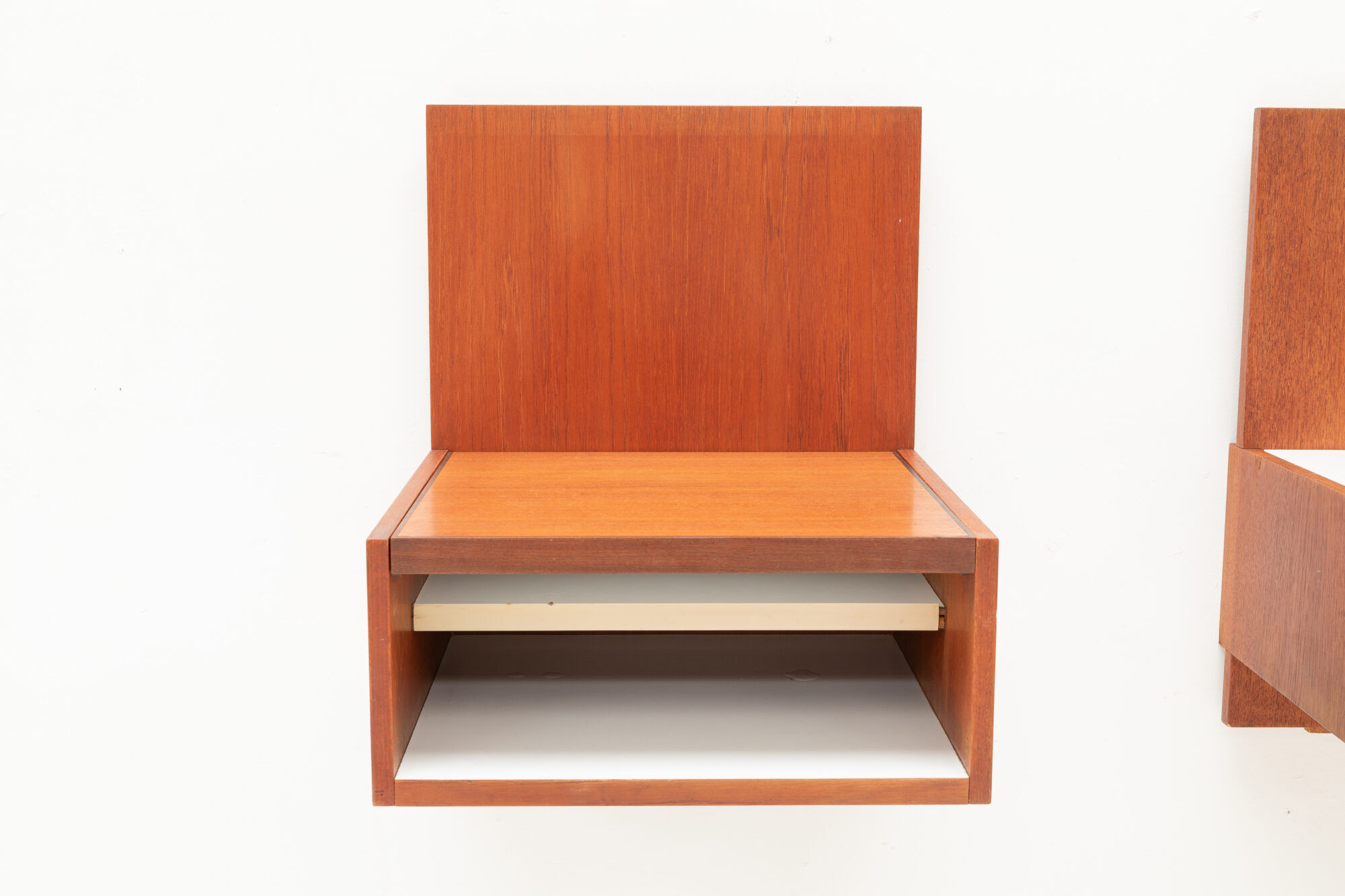 Night stands by Cees Braakman