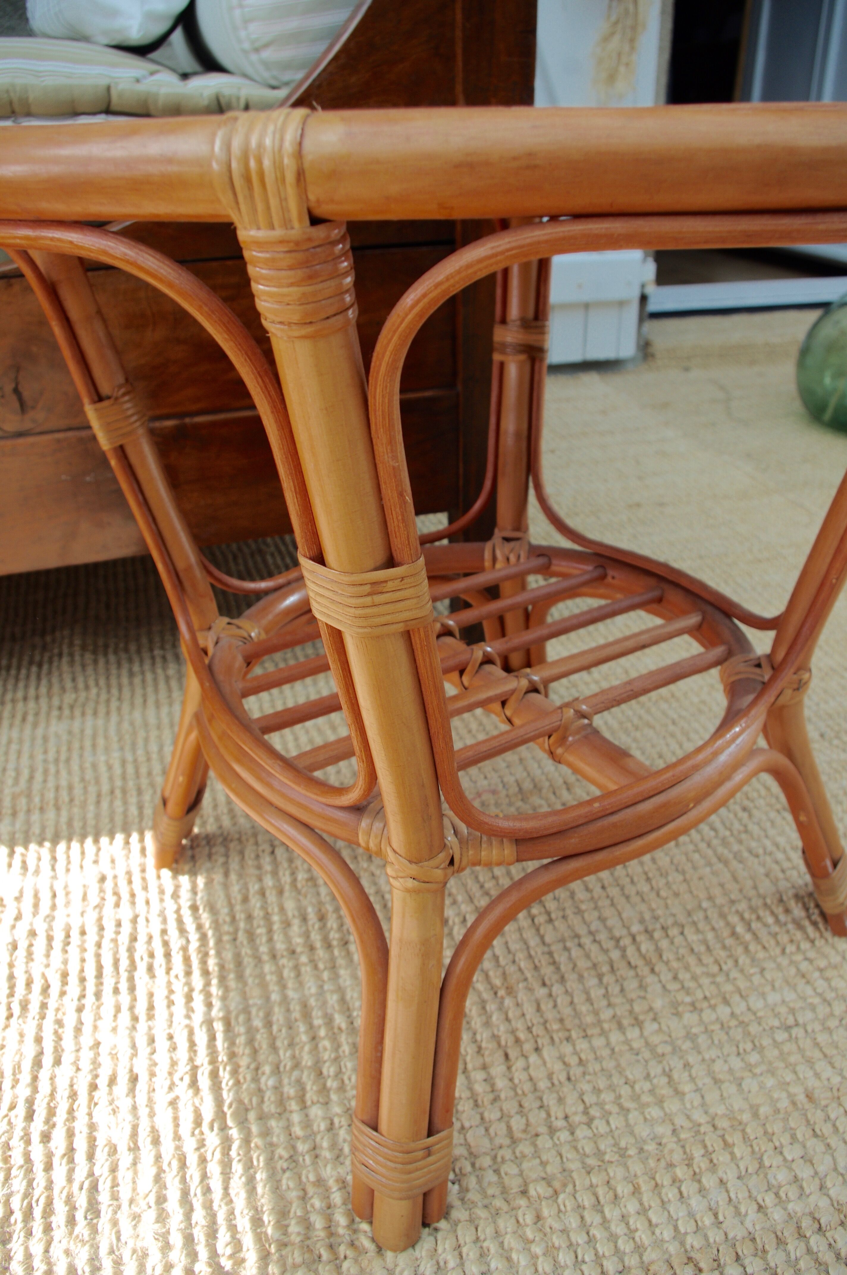 Table appoint ronde en rotin