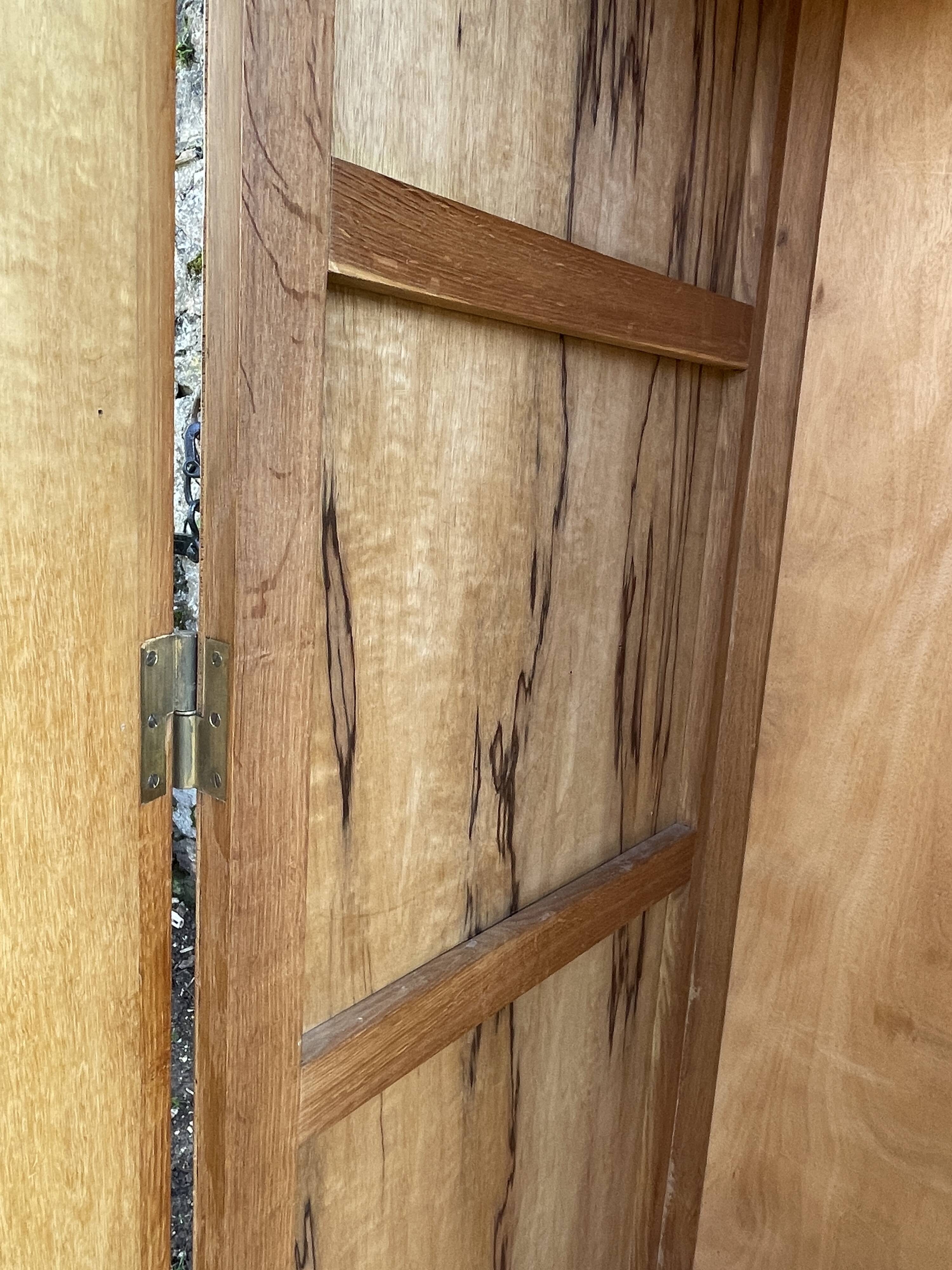 Armoire en chêne 3 portes miroir pieds compas