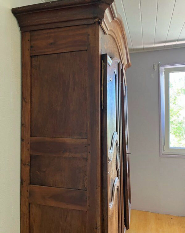 Armoire de château en noyer massif - Pièce ancienne