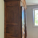 Castle wardrobe in solid walnut - Antique piece